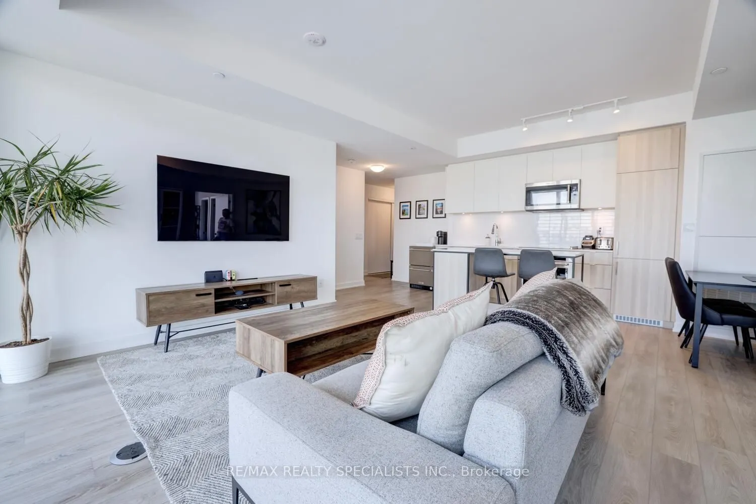 220 Missinnihe Way, #604