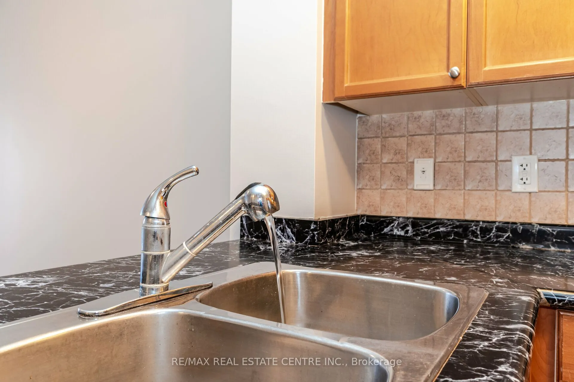 5233 Dundas Street W, #1227