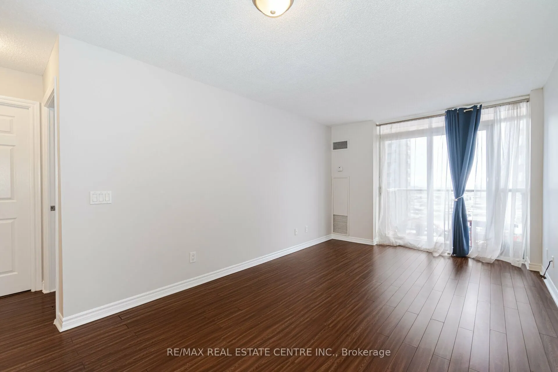 5233 Dundas Street W, #1227