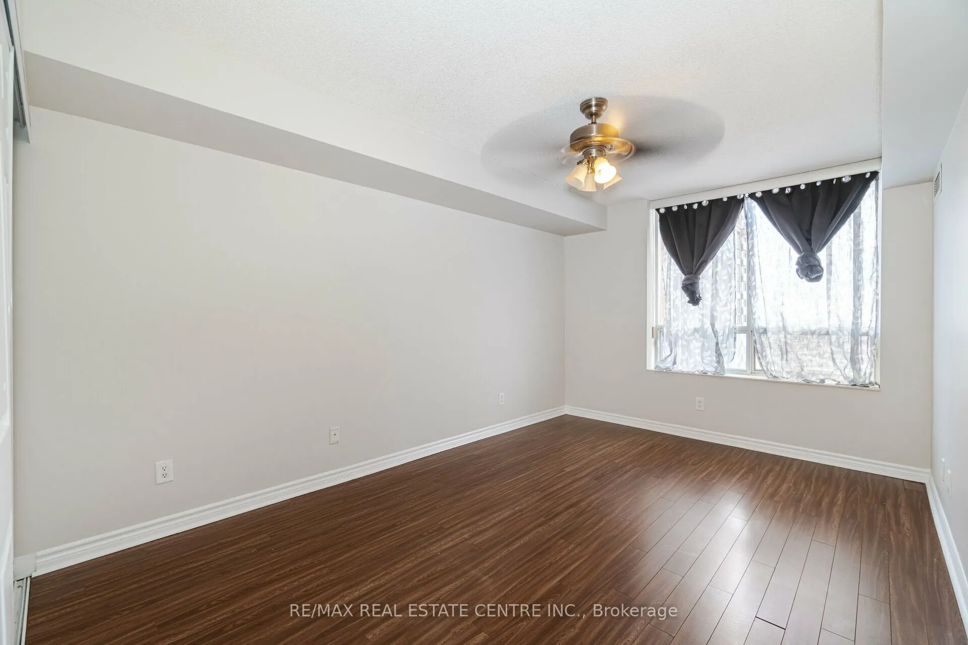 5233 Dundas Street W, #1227