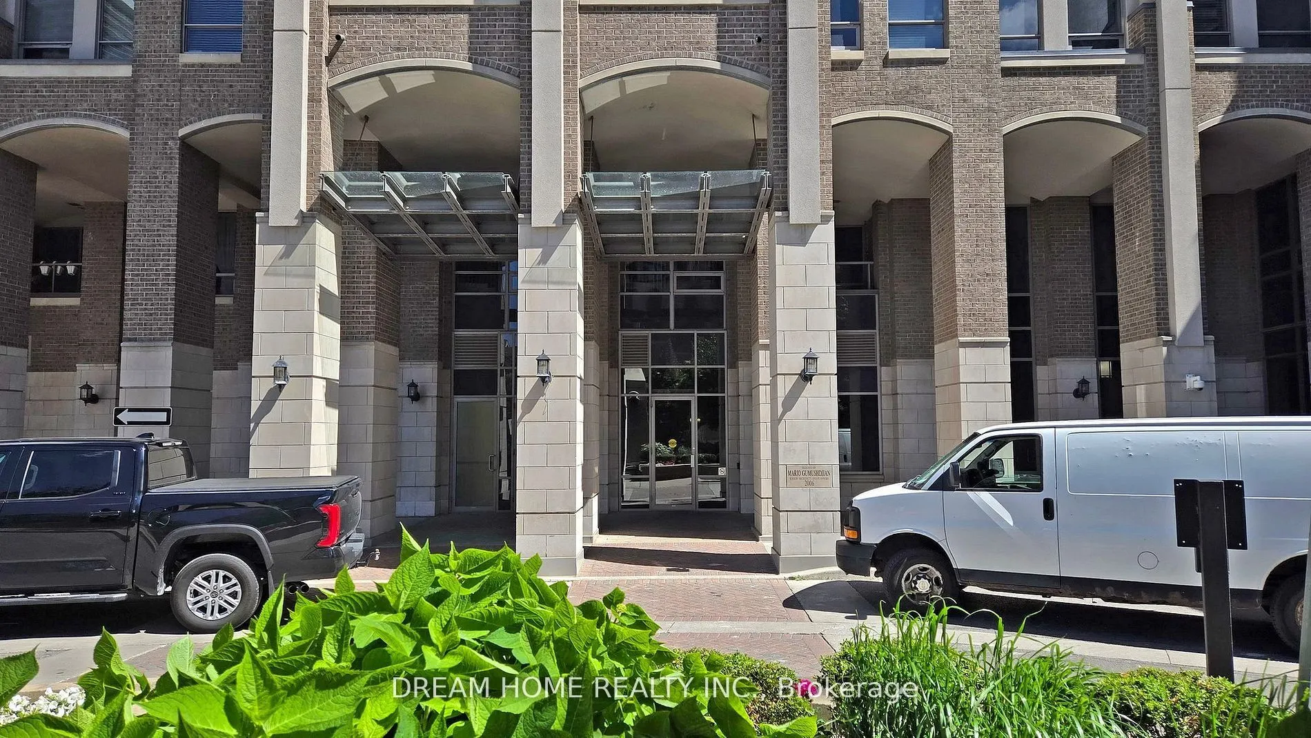 388 Prince Of Wales Drive, #2004