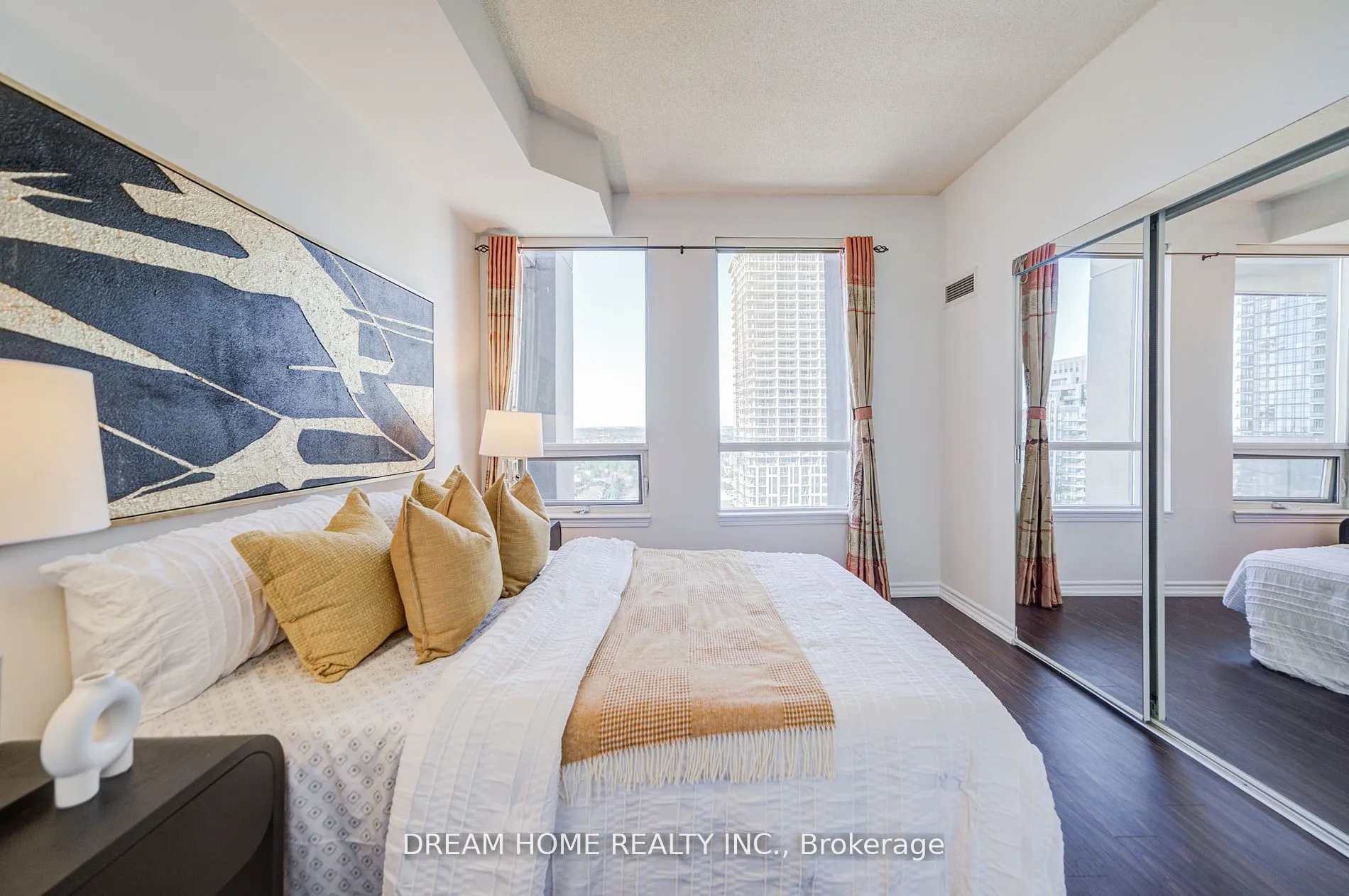 388 Prince Of Wales Drive, #2004