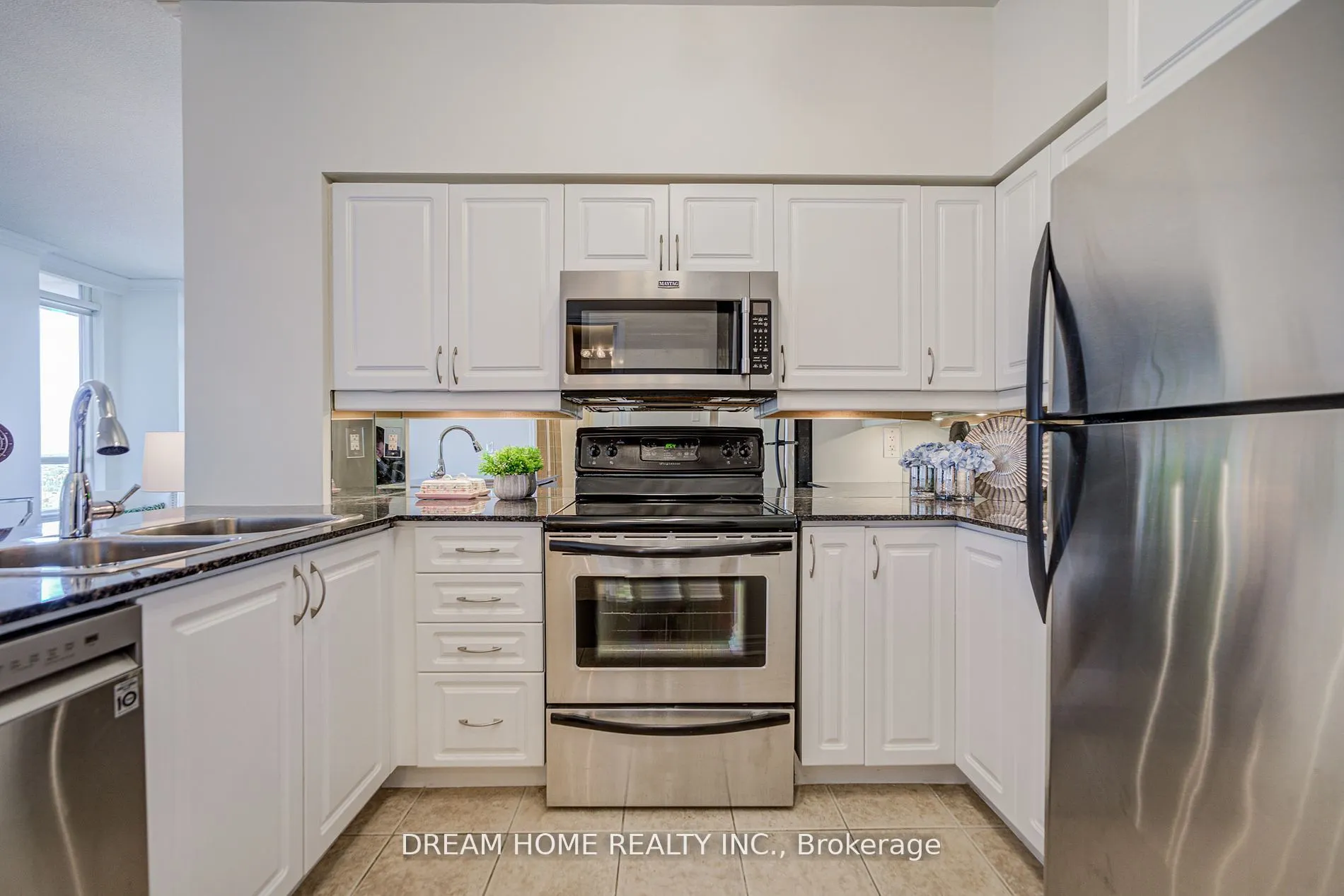388 Prince Of Wales Drive, #2004