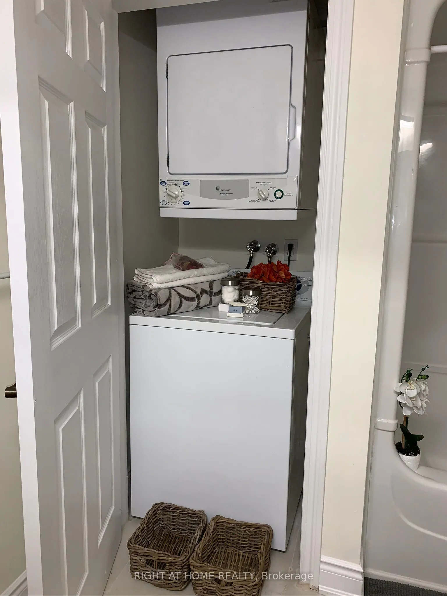 1480 Bishops Gate E, #105