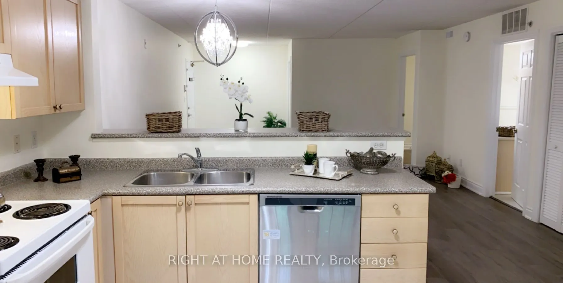 1480 Bishops Gate E, #105