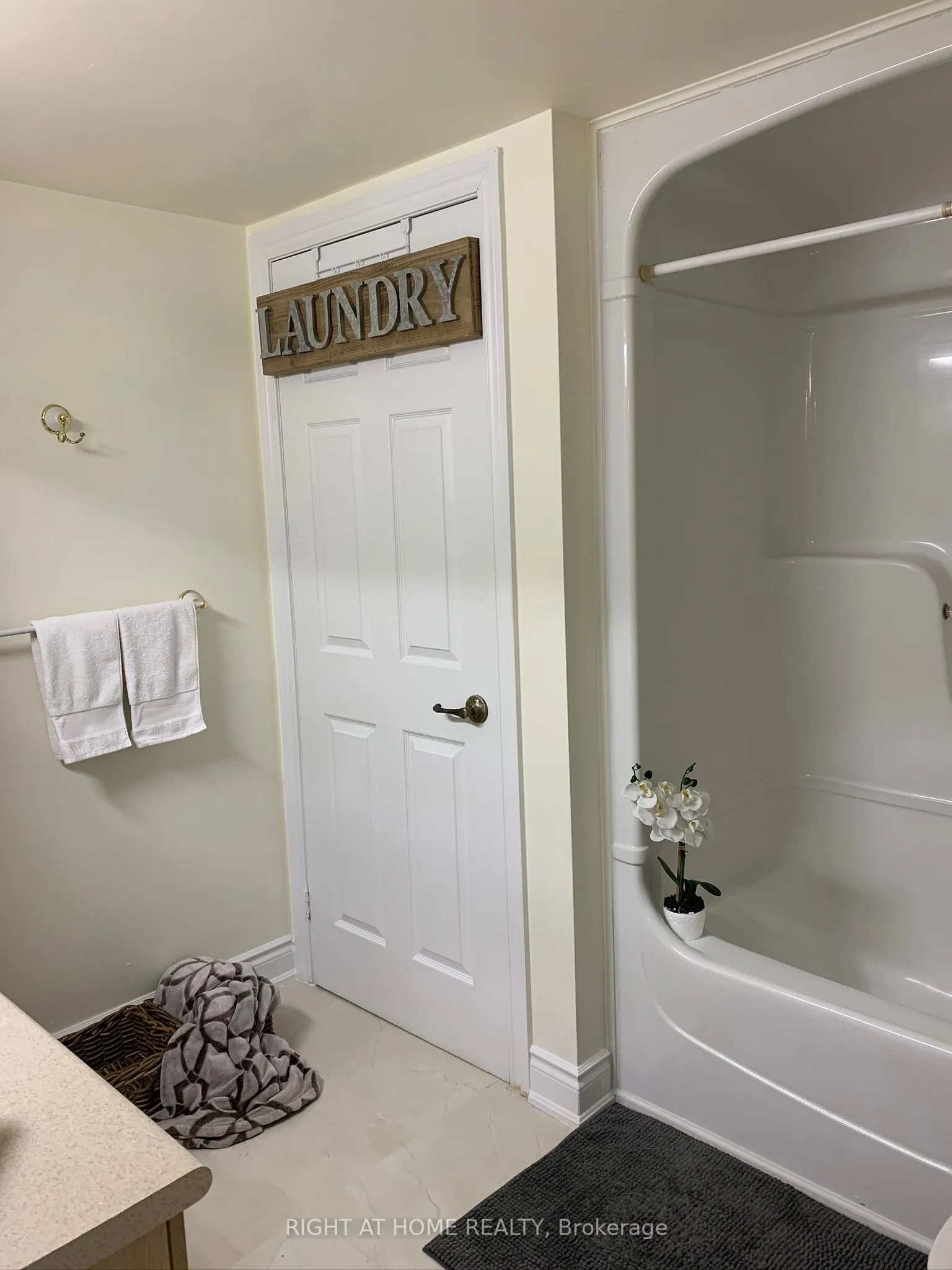 1480 Bishops Gate E, #105