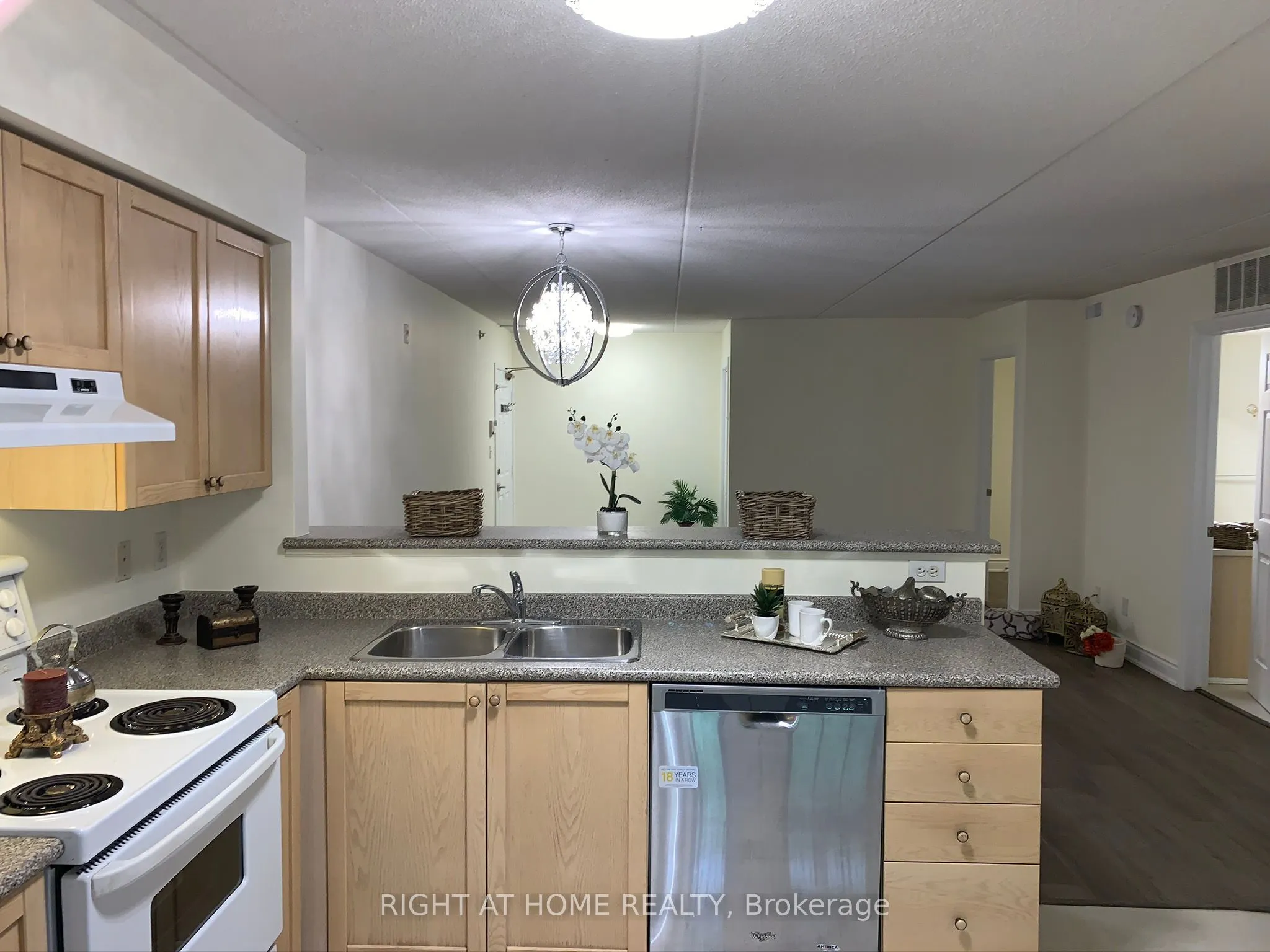 1480 Bishops Gate E, #105