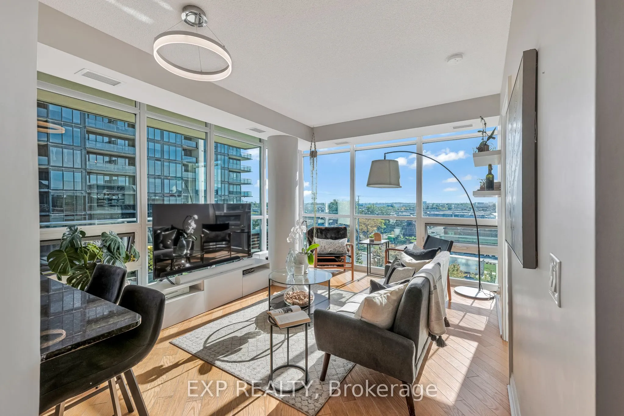 1055 Southdown Road, #611