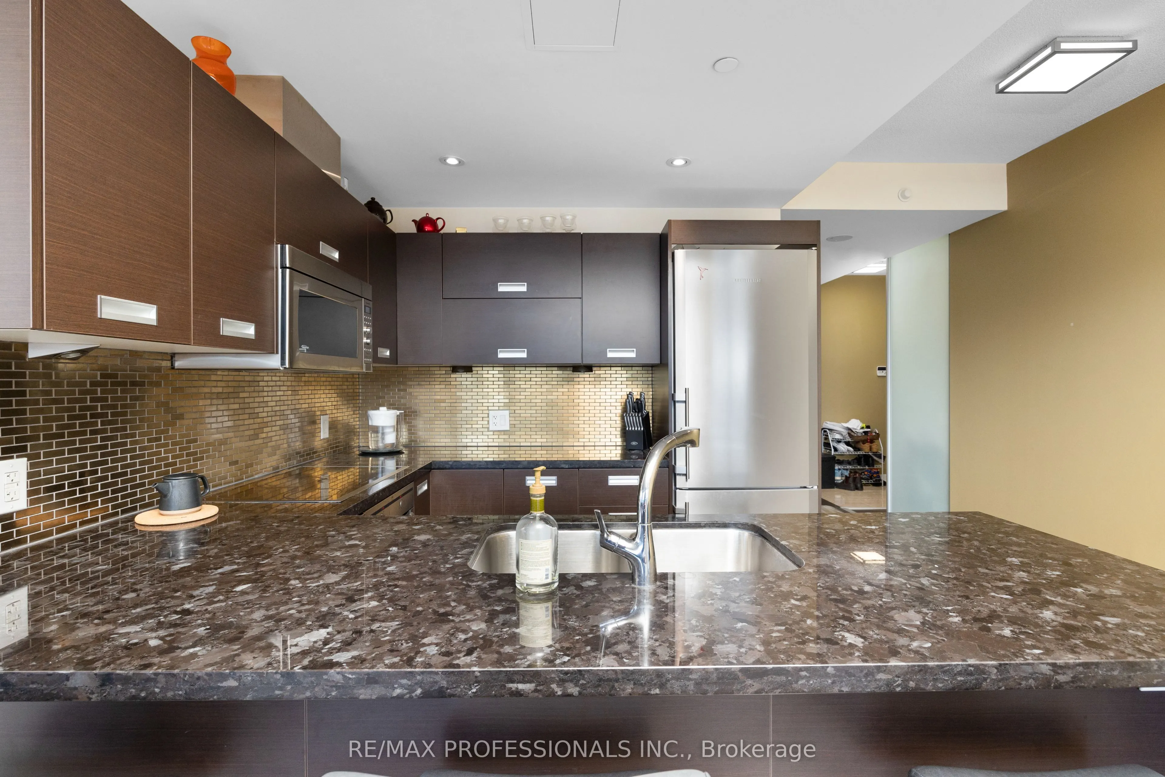 88 Park Lawn Road, #2016