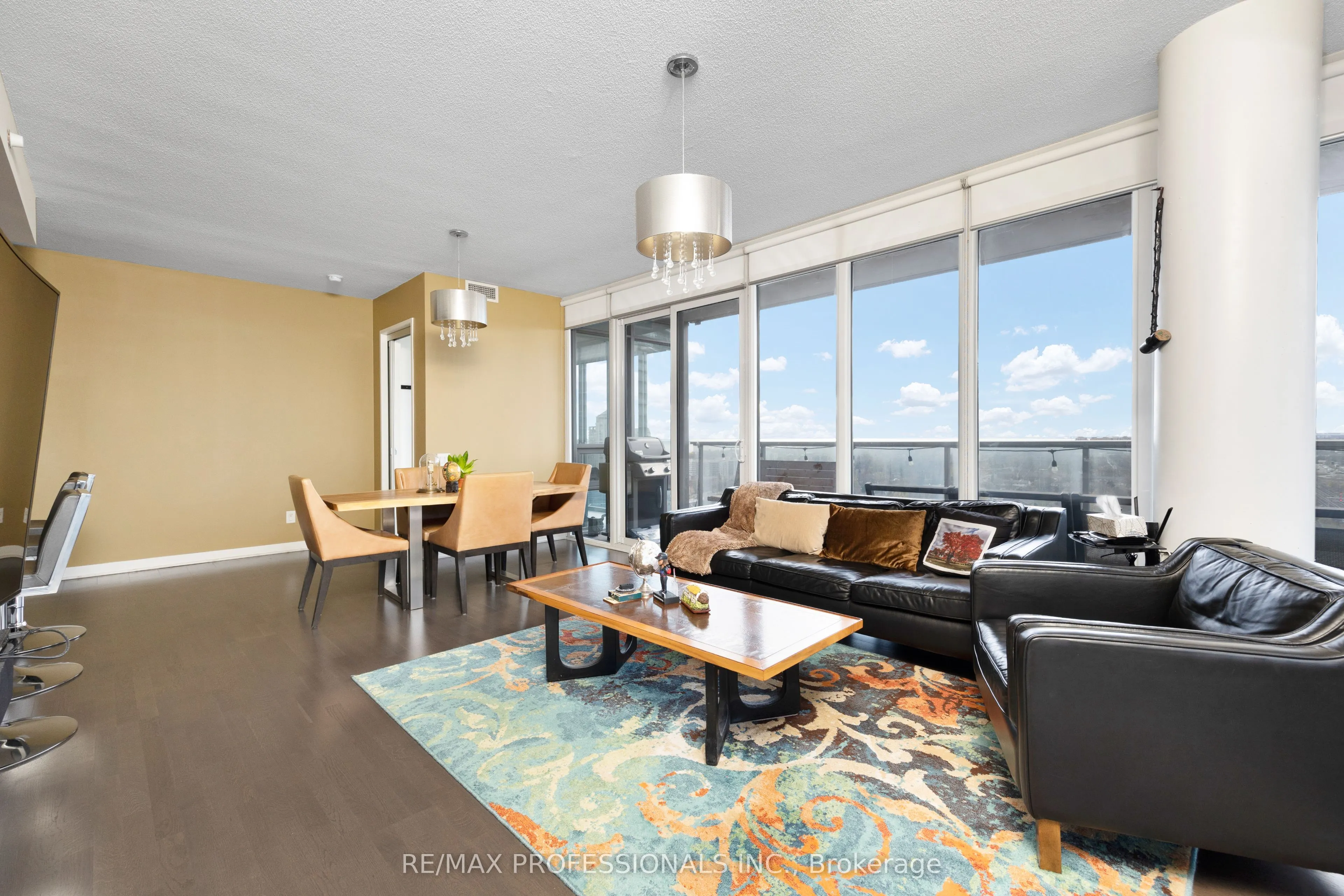 88 Park Lawn Road, #2016