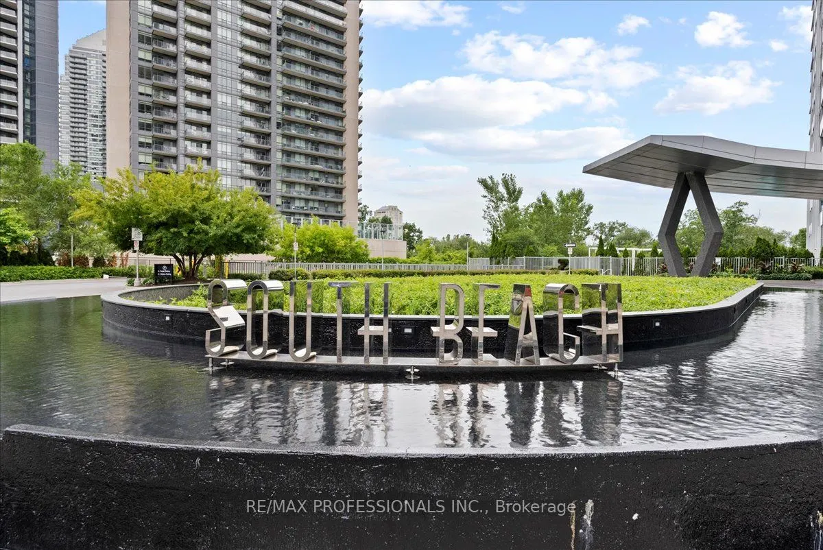 88 Park Lawn Road, #2016