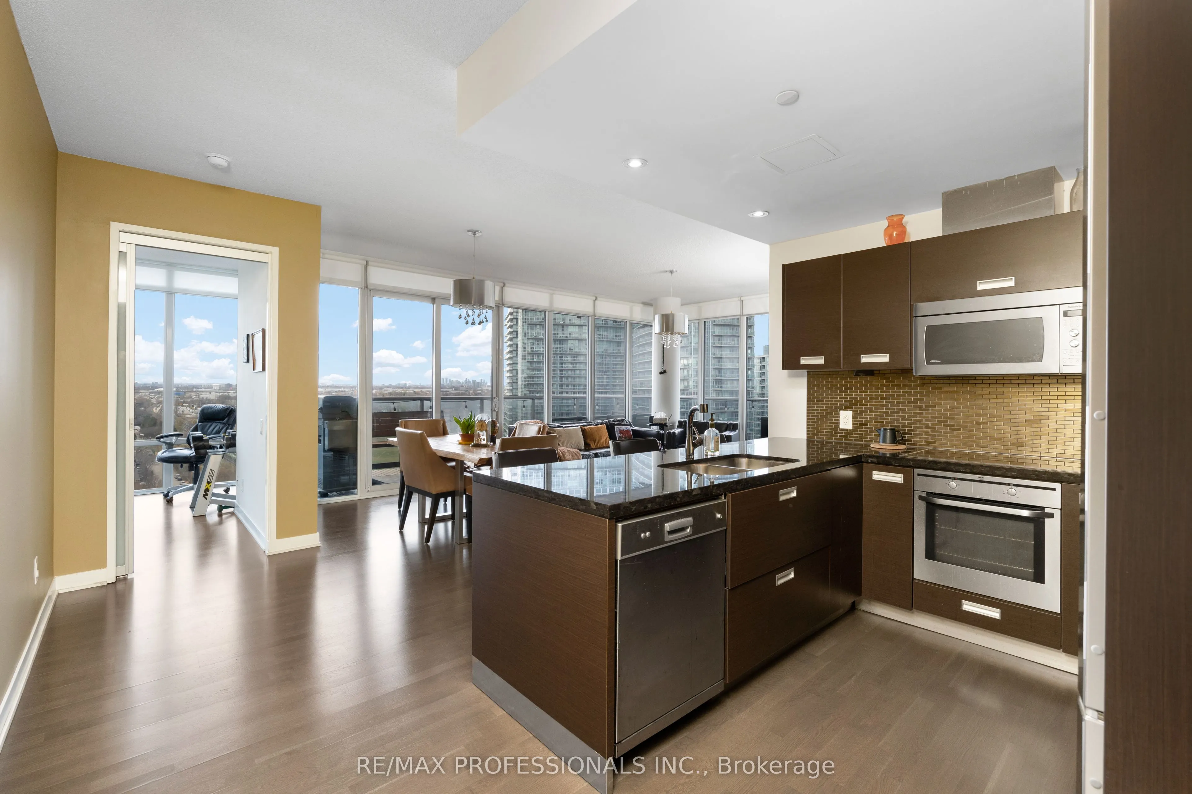 88 Park Lawn Road, #2016