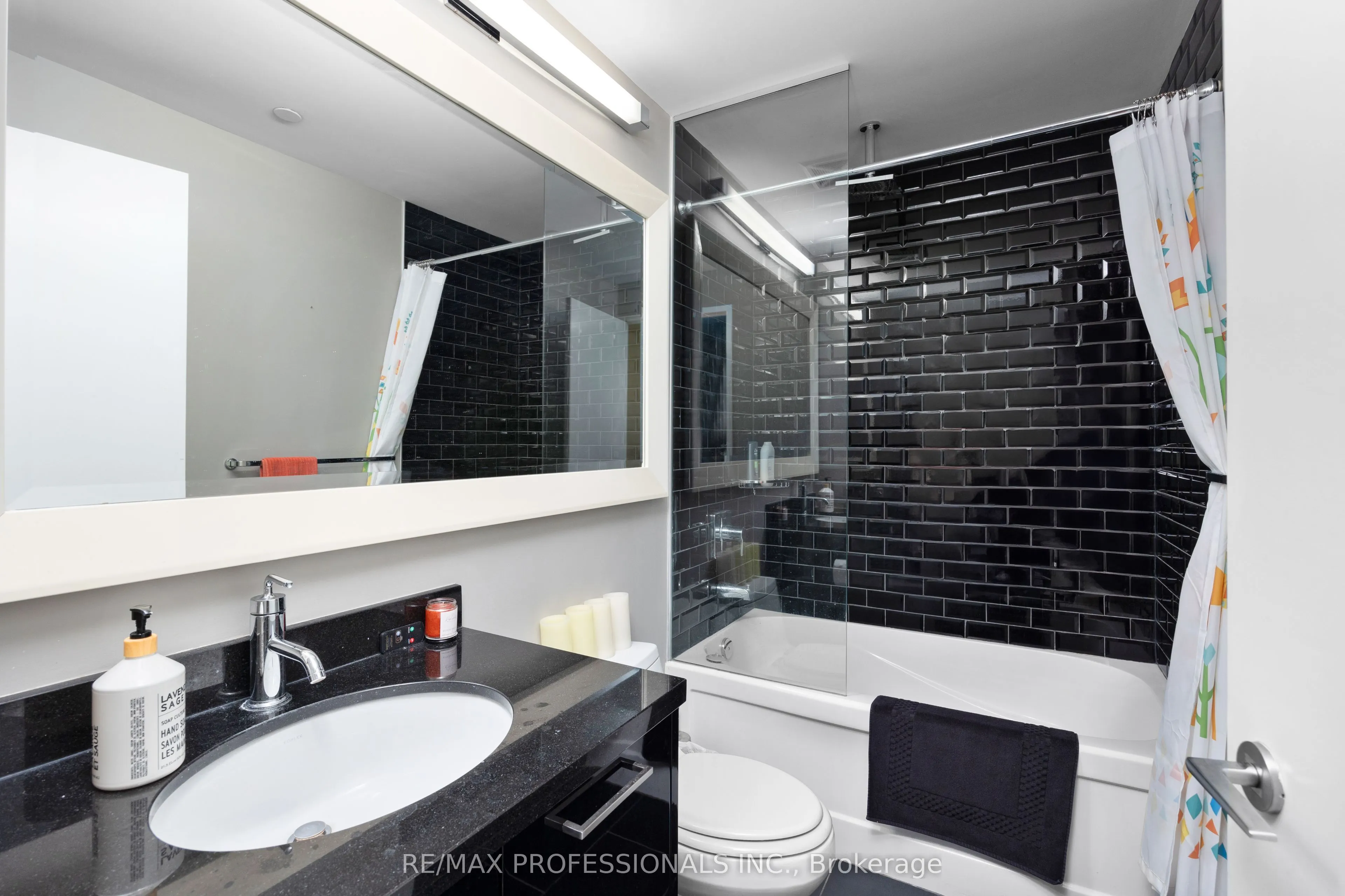88 Park Lawn Road, #2016