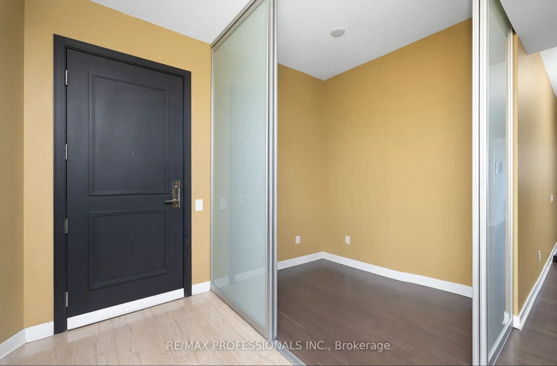 88 Park Lawn Road, #2016