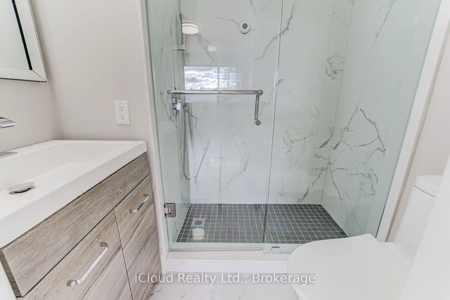 22 Decarie Circle