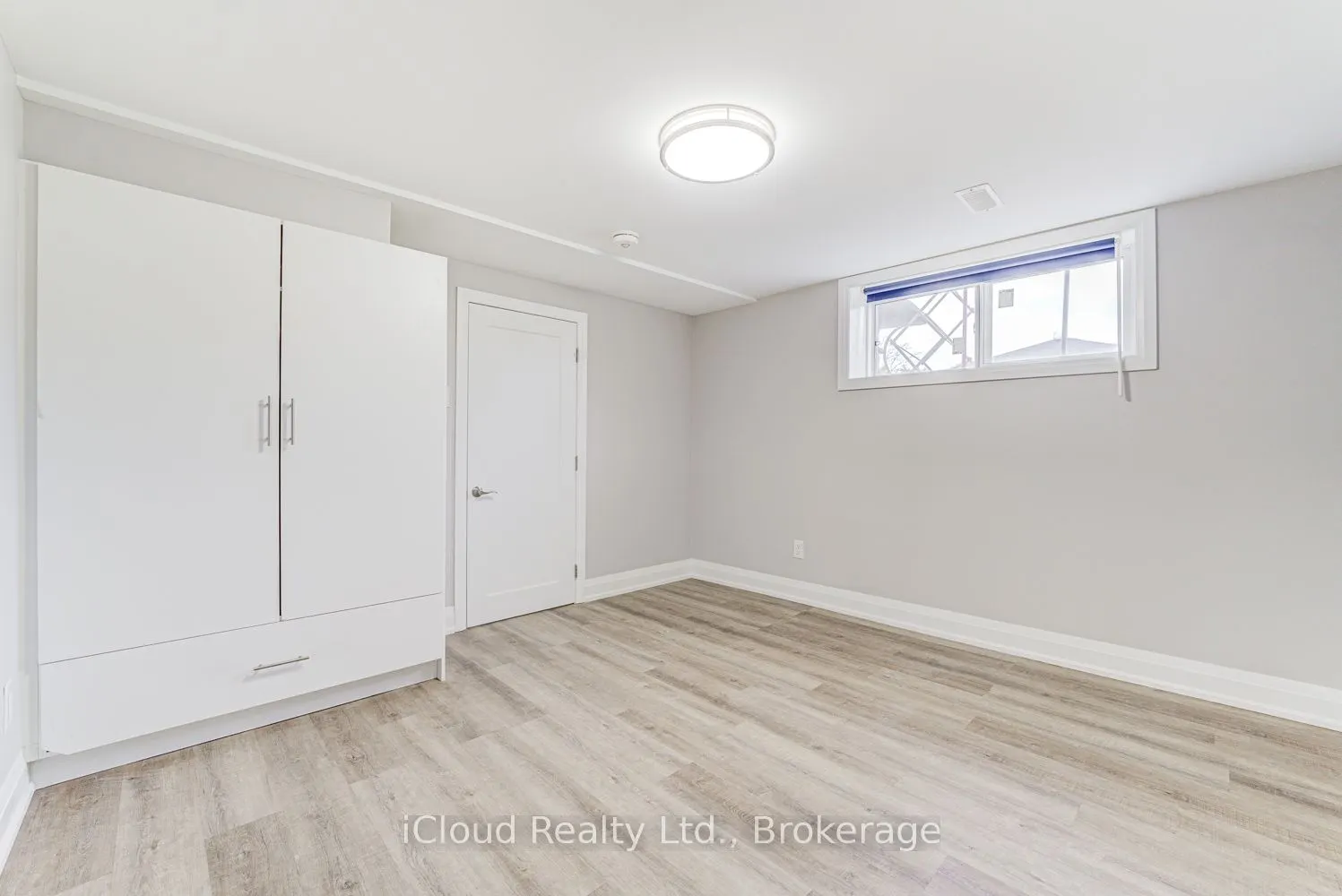 22 Decarie Circle