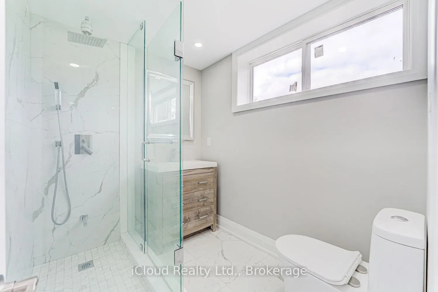 22 Decarie Circle