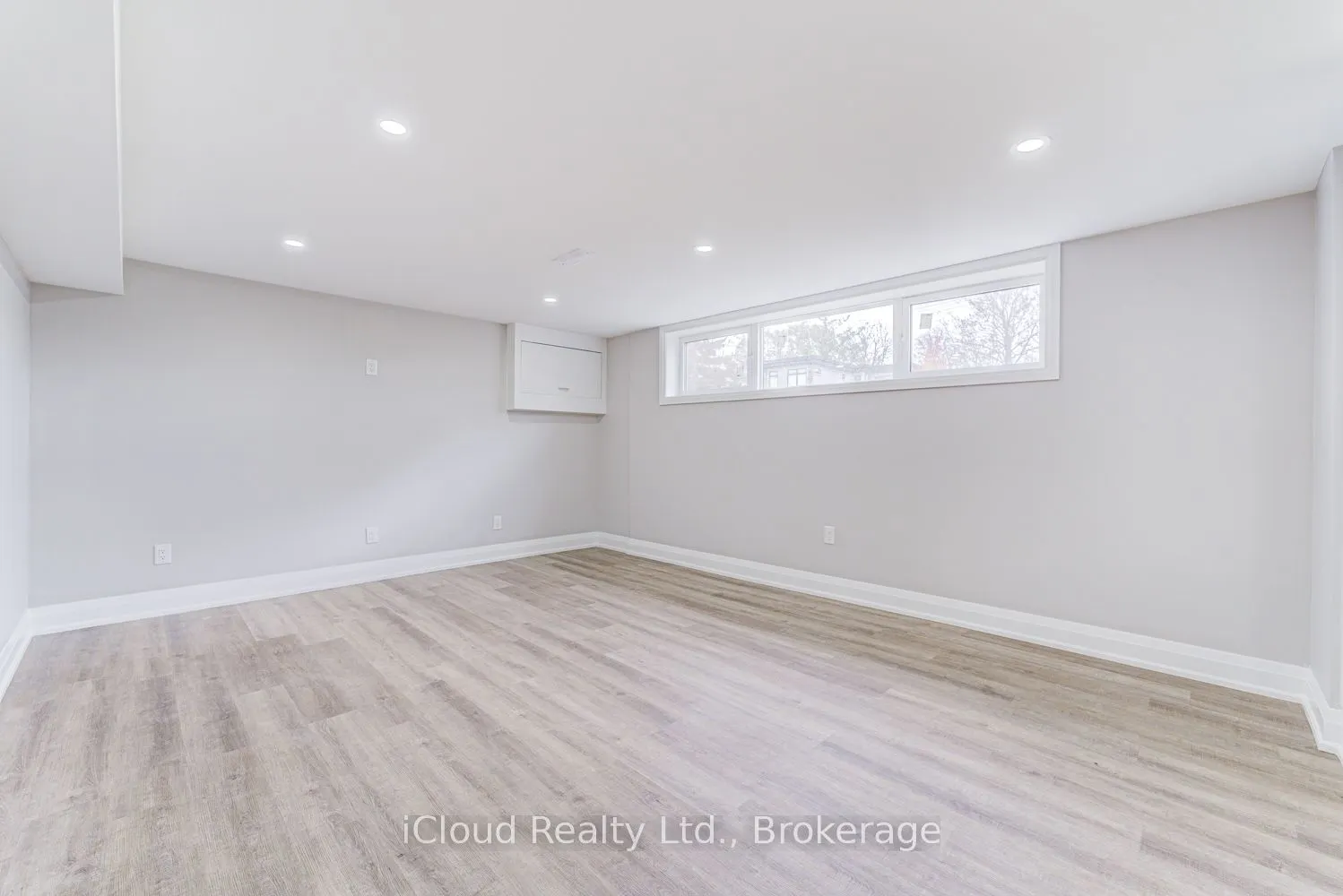22 Decarie Circle