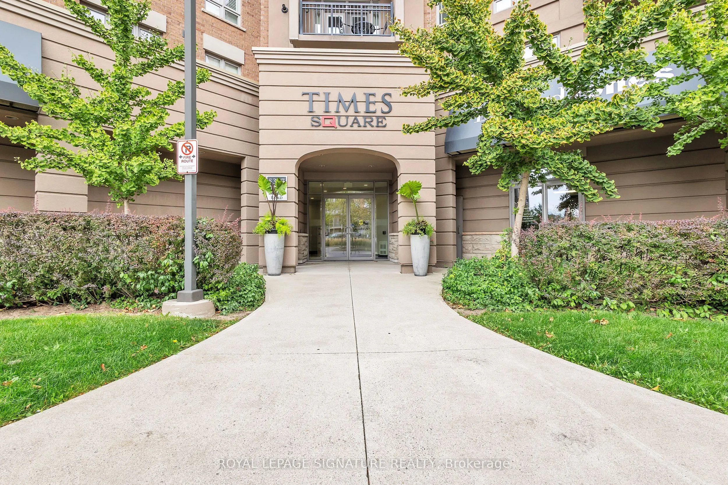 5327 Upper Middle Road W, #504