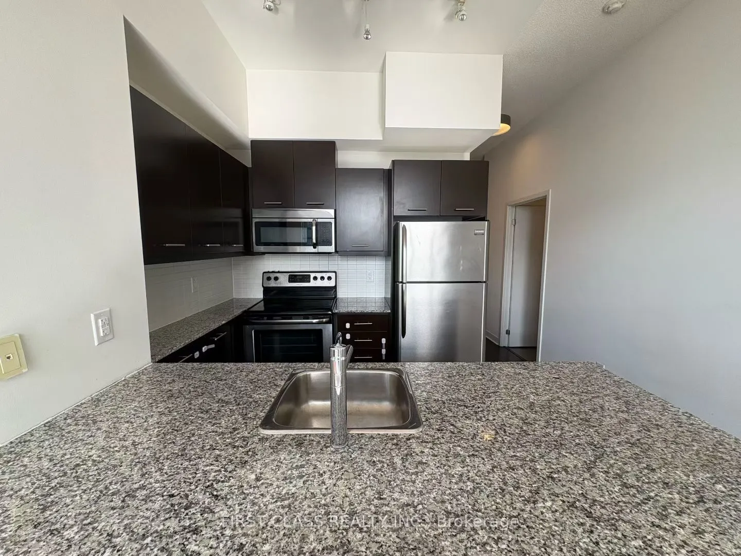 360 Square One Drive, #3208