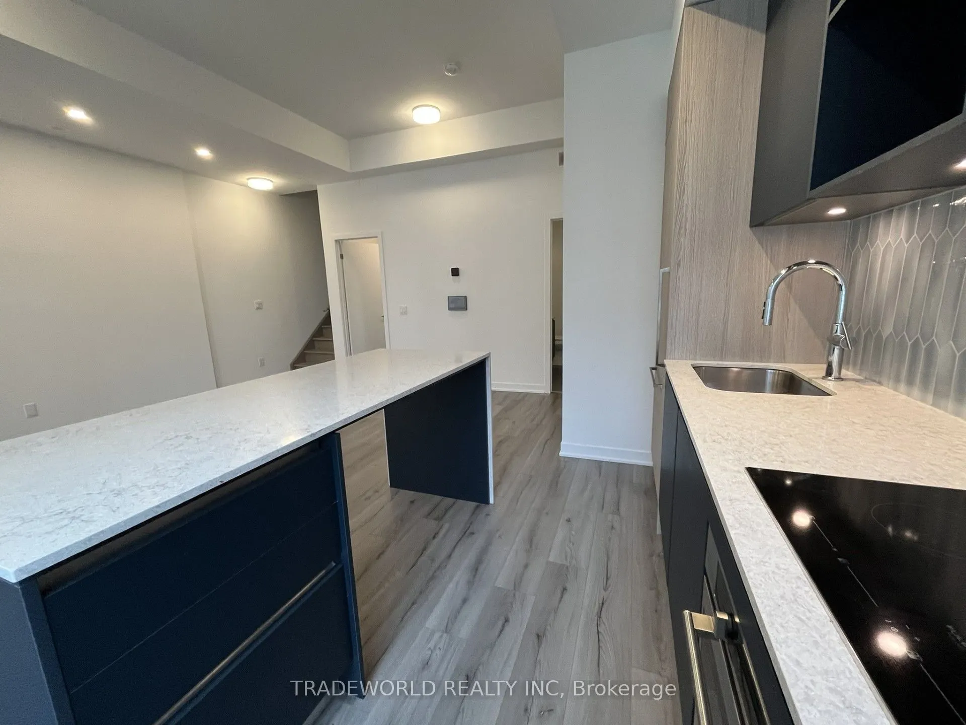 3020 Trailside Drive, #127