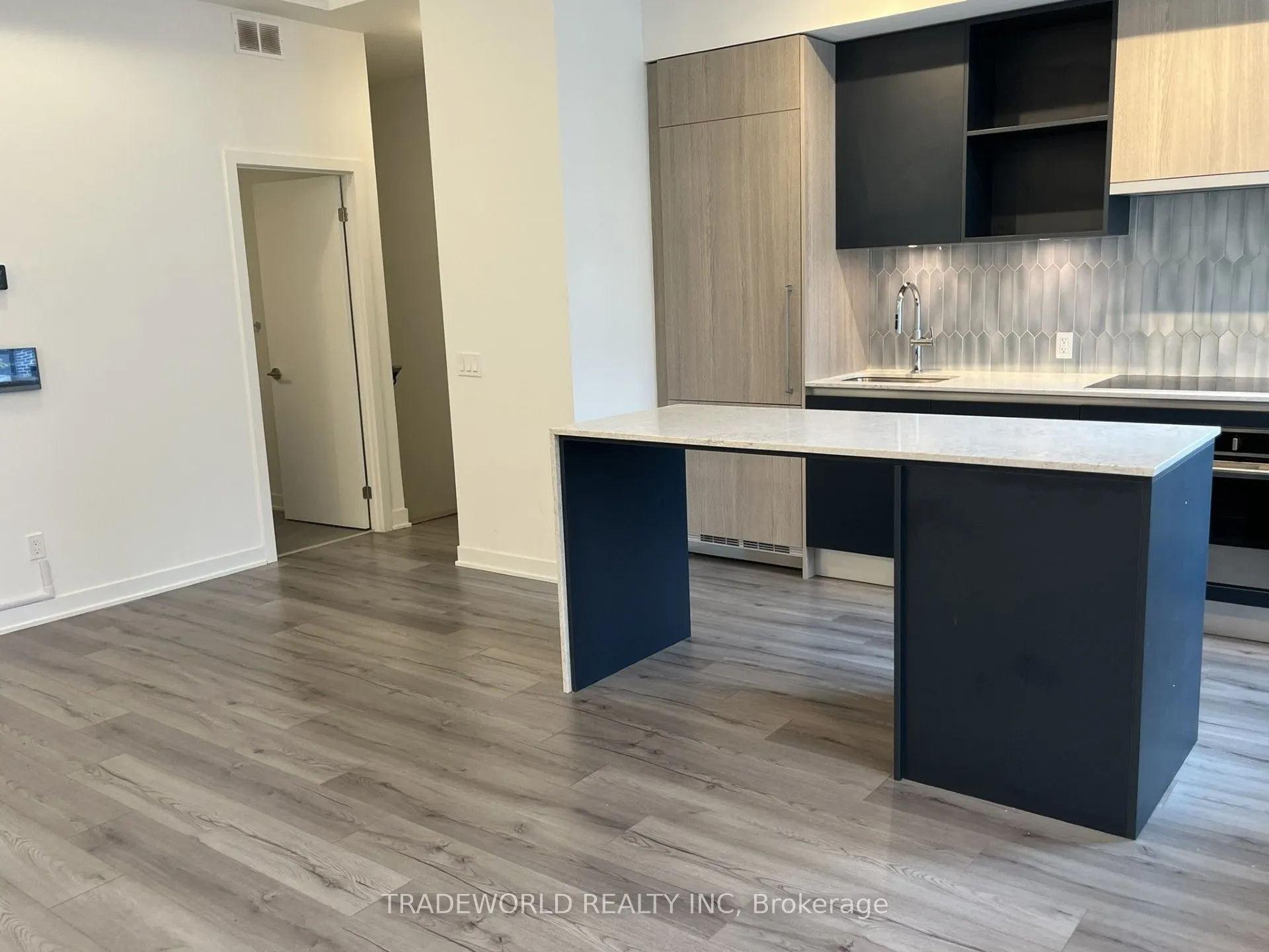 3020 Trailside Drive, #127