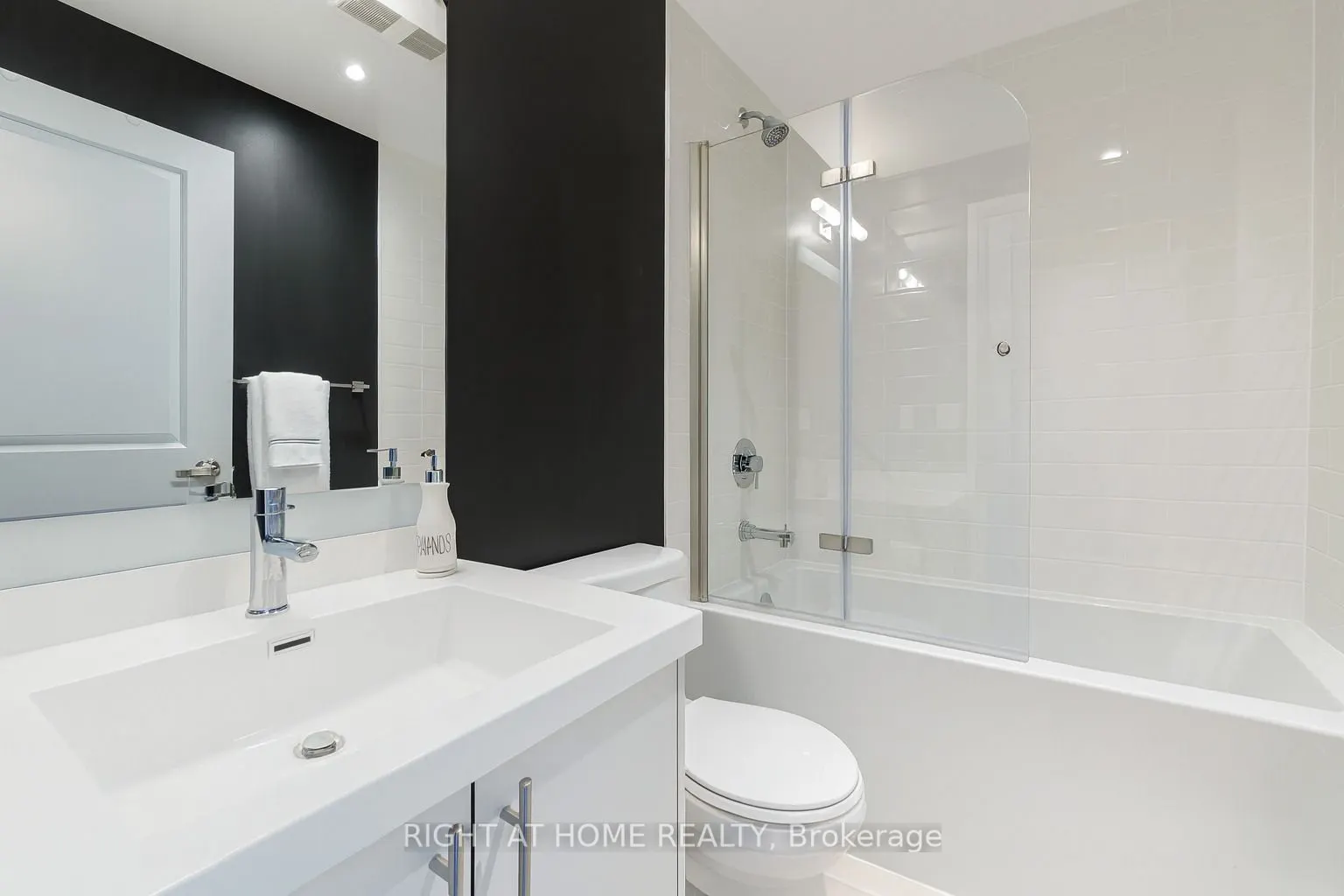 55 Speers Road, #1603
