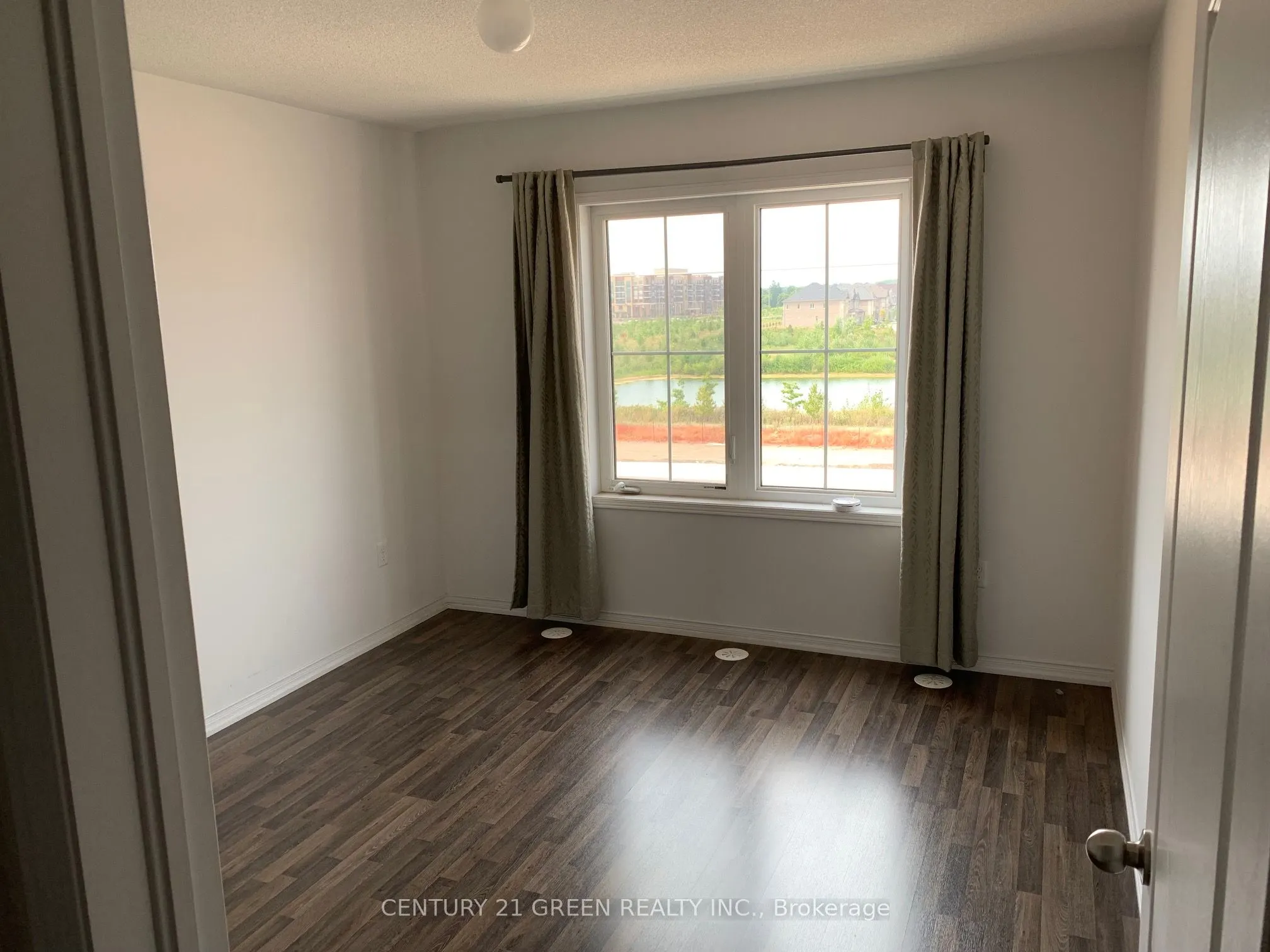 2500 Post Road, #17