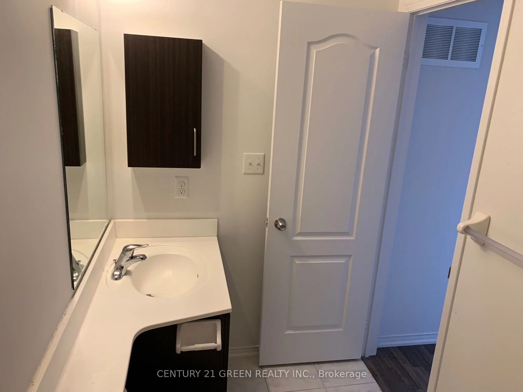 2500 Post Road, #17