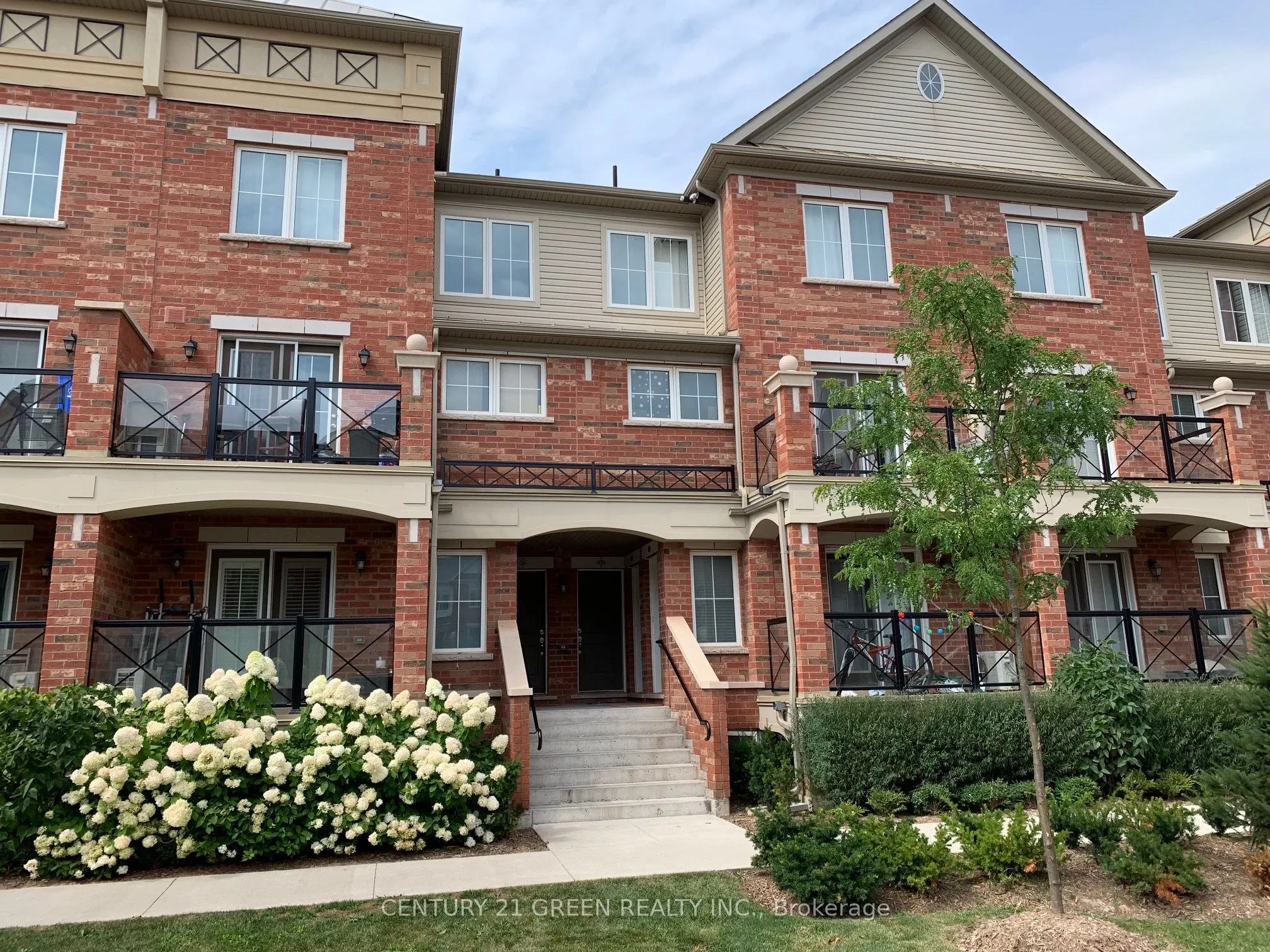 2500 Post Road, #17