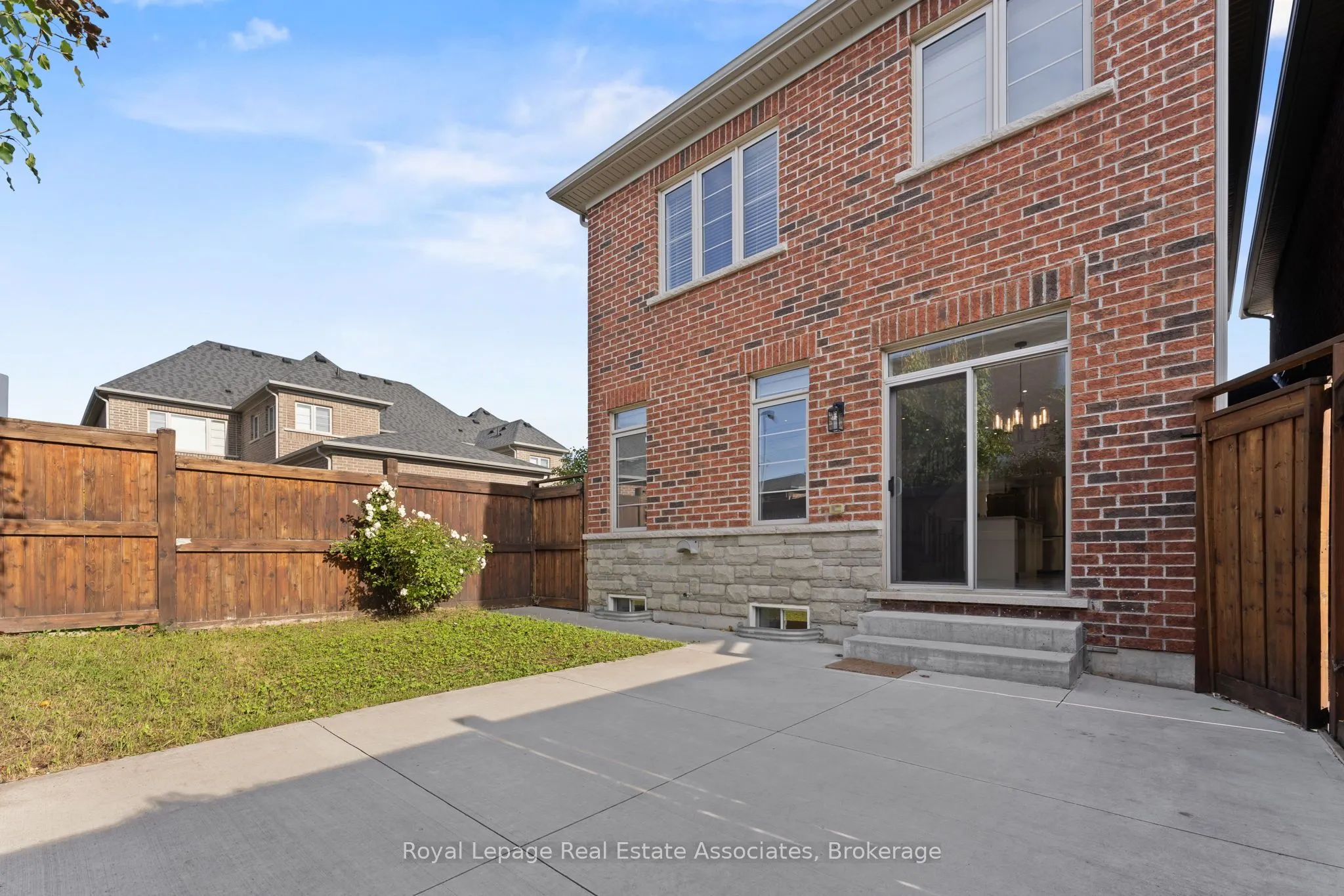 8 Sierra Crescent