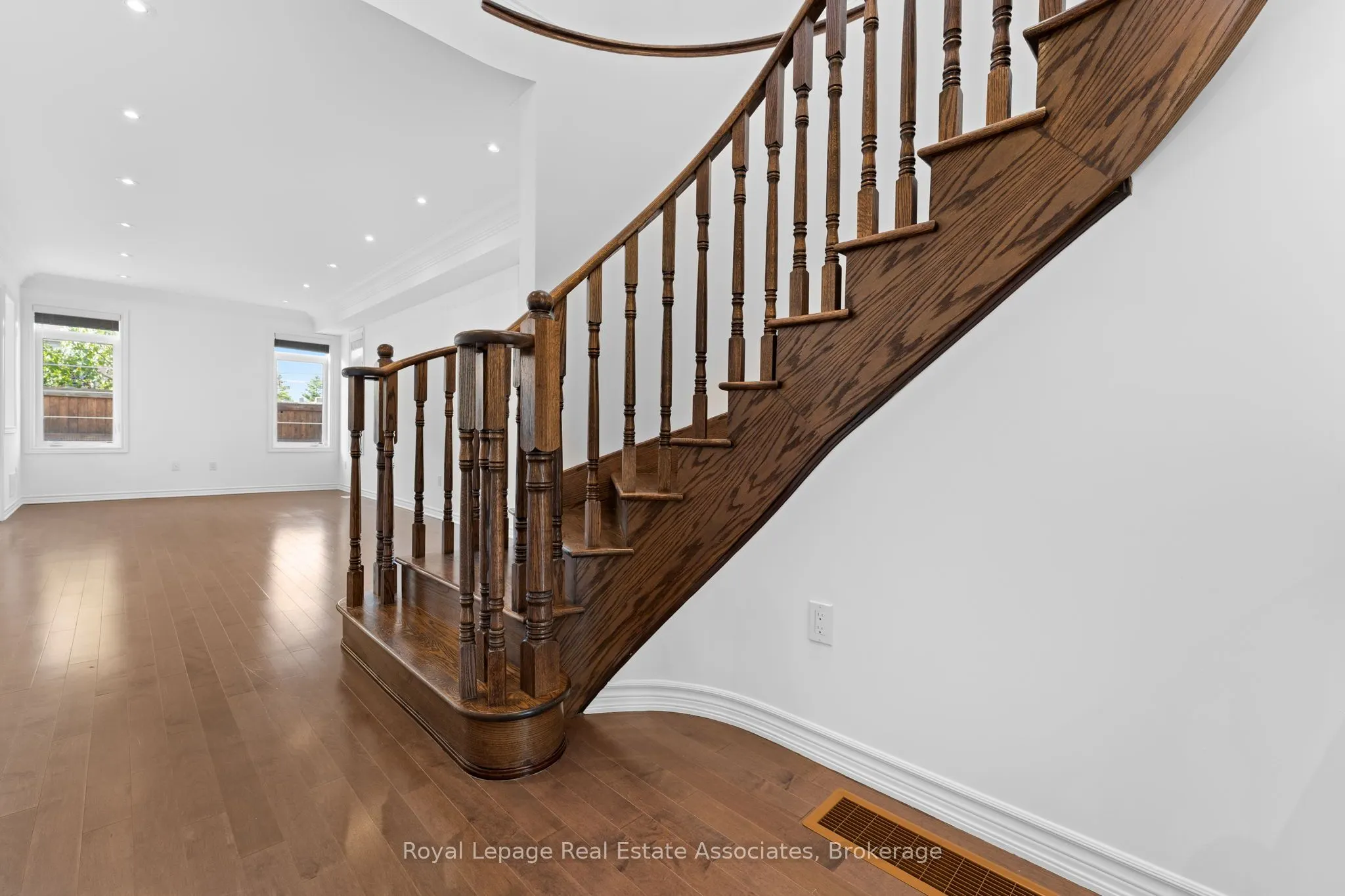 8 Sierra Crescent