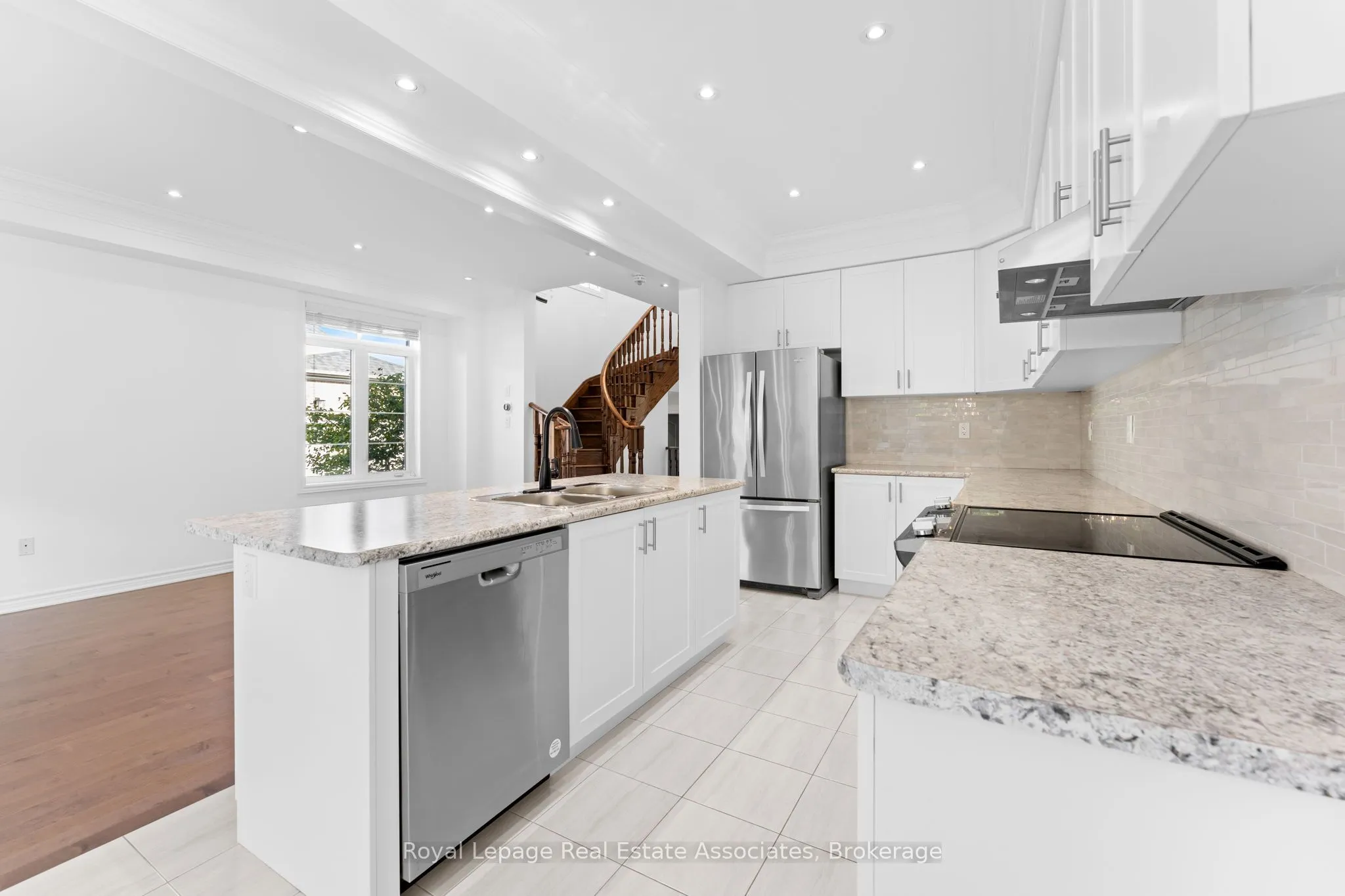 8 Sierra Crescent