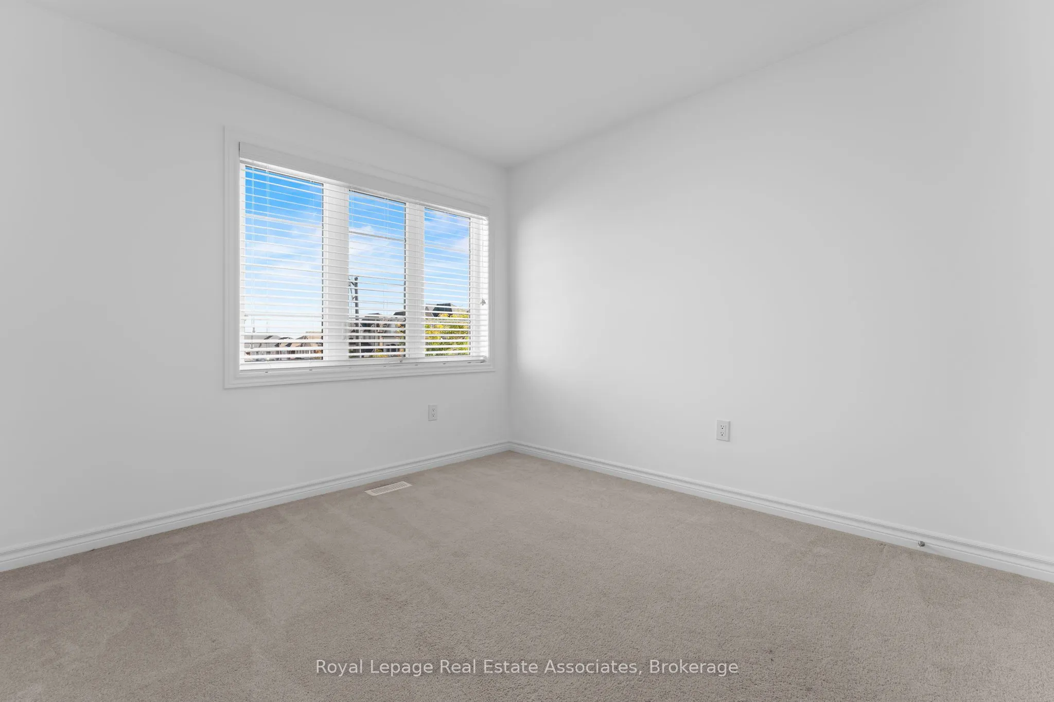 8 Sierra Crescent