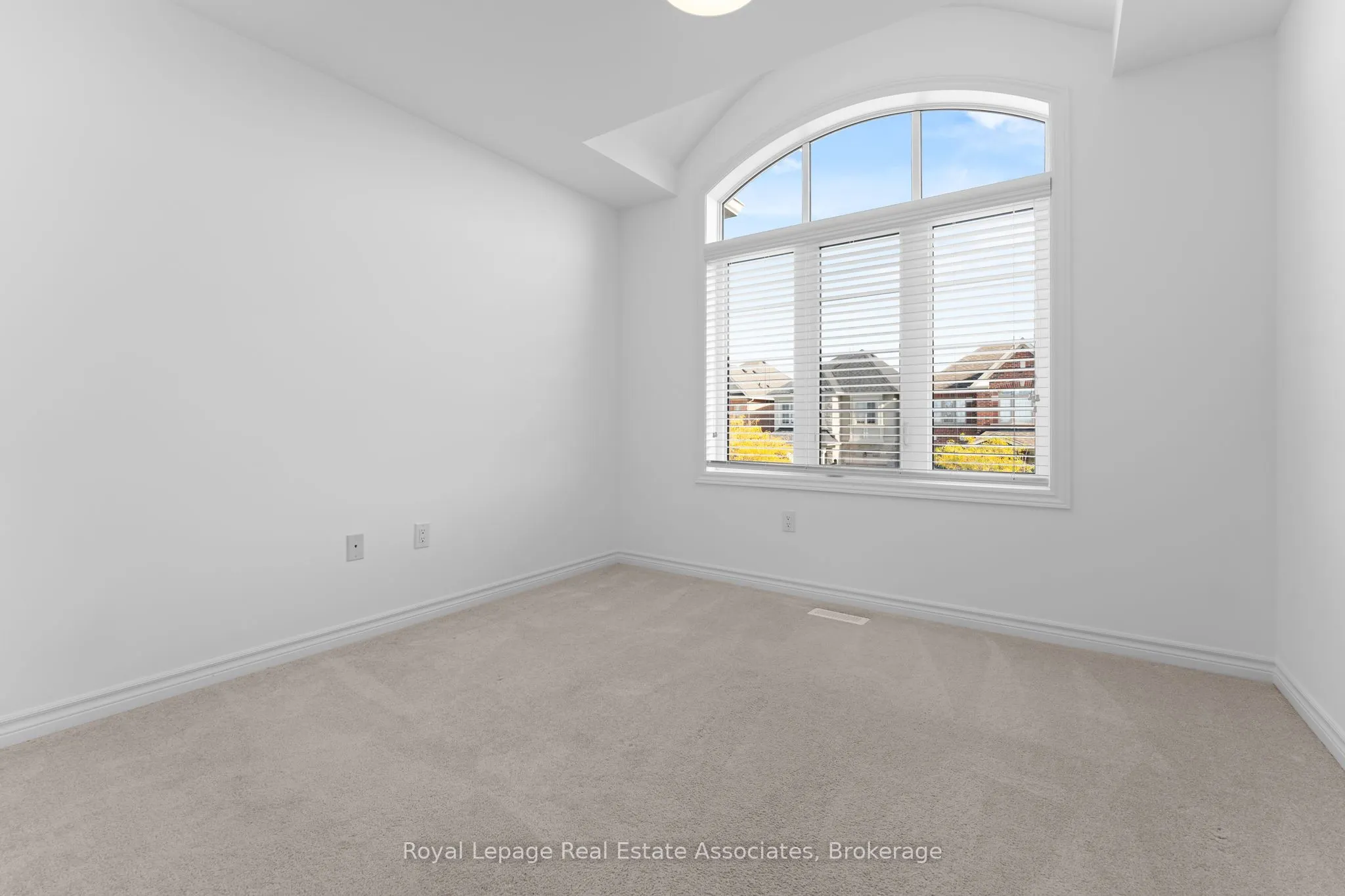 8 Sierra Crescent