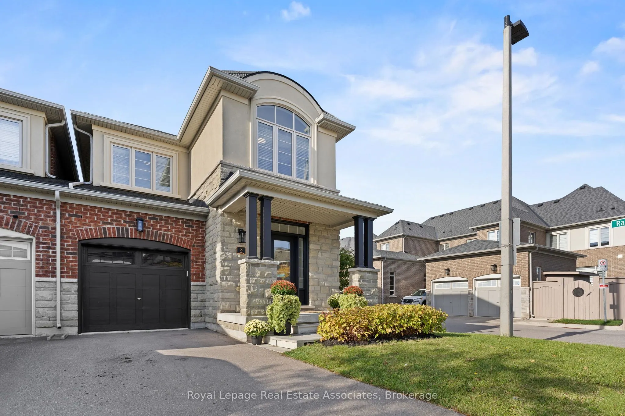 8 Sierra Crescent