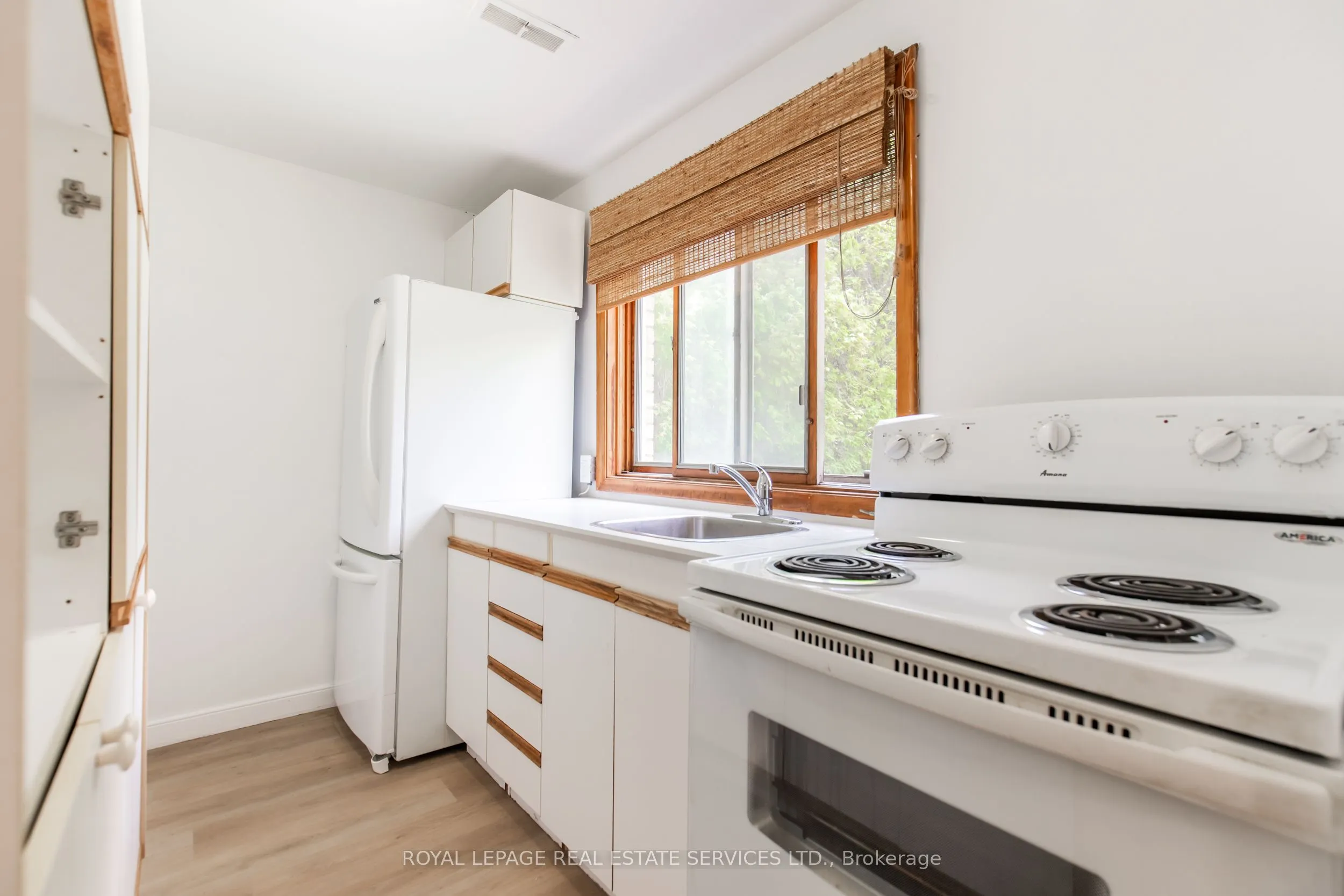227 Lakeshore Road W, #Unit #2