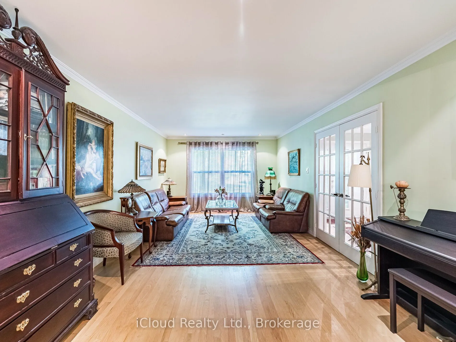 1529 Ballyclare Drive