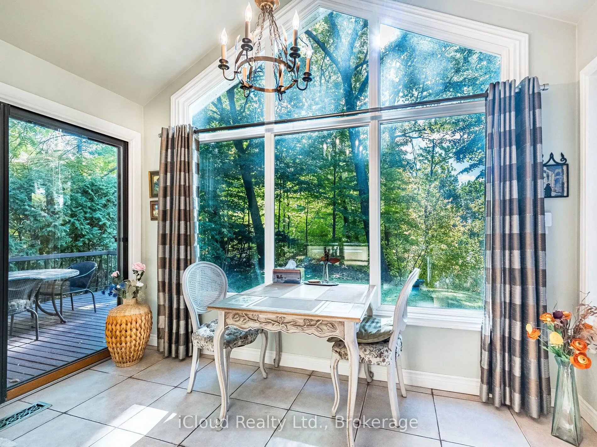 1529 Ballyclare Drive