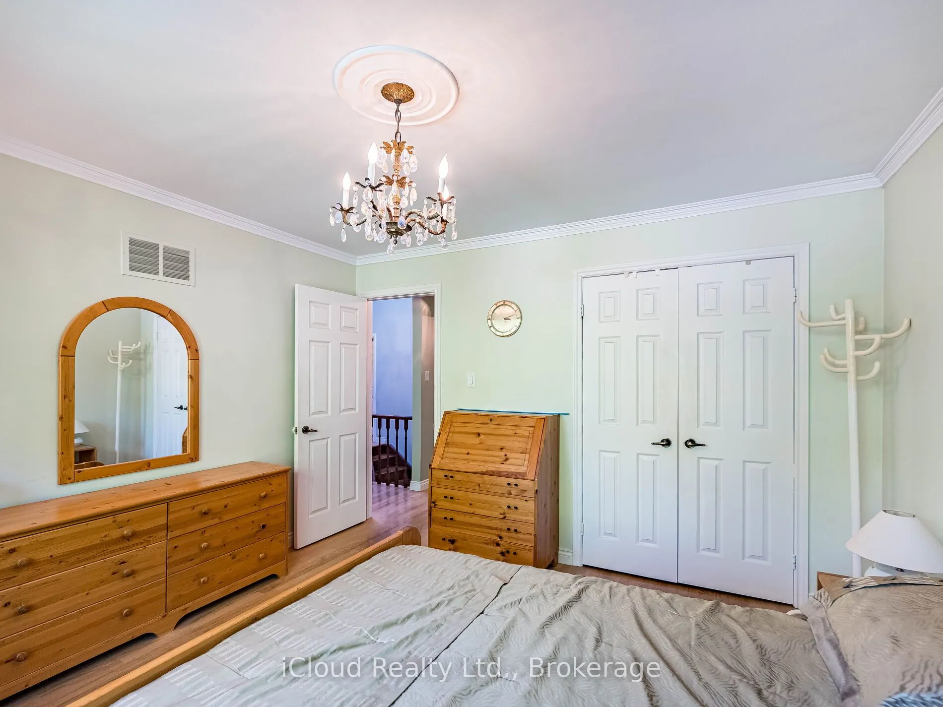 1529 Ballyclare Drive