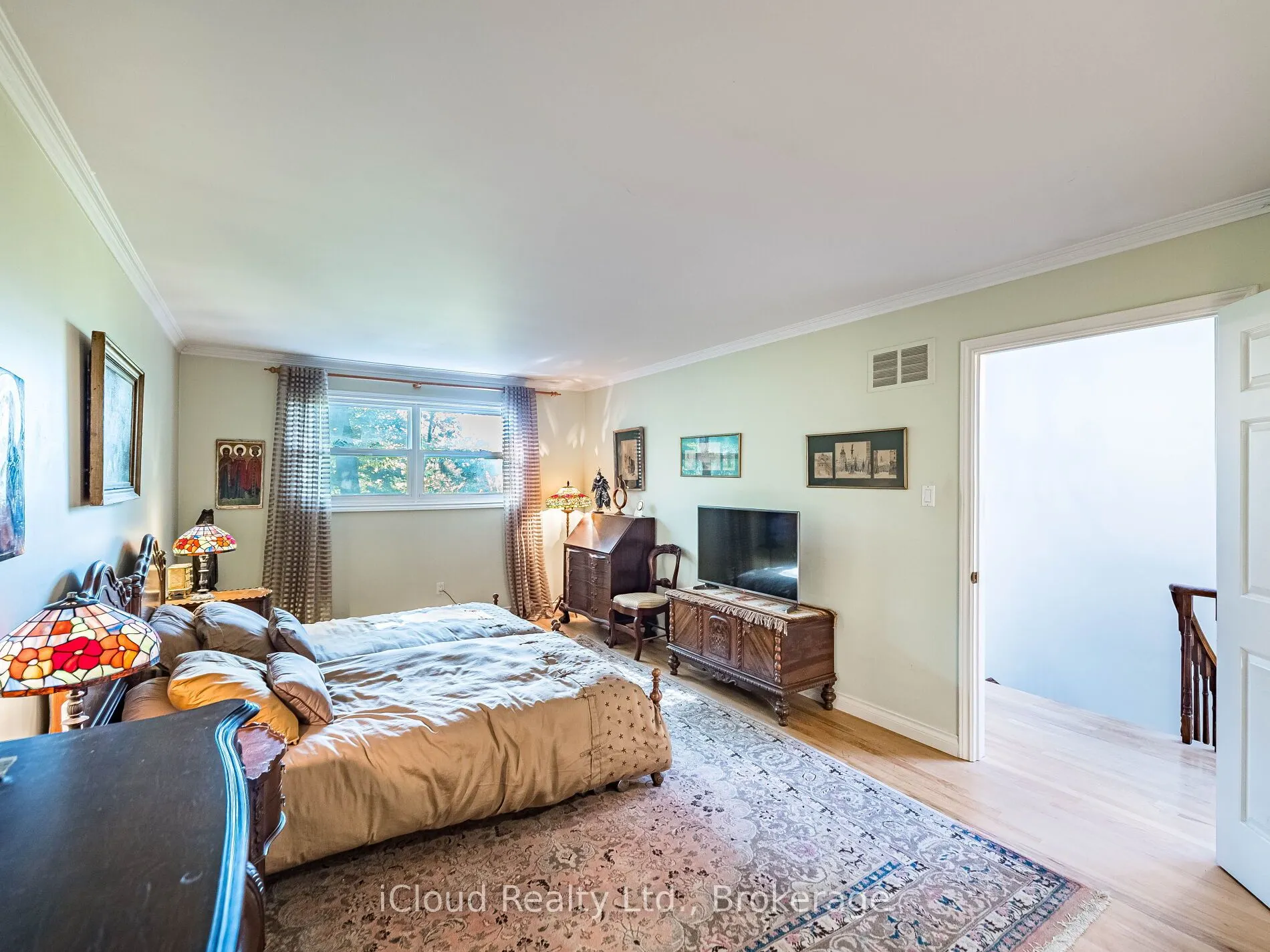 1529 Ballyclare Drive