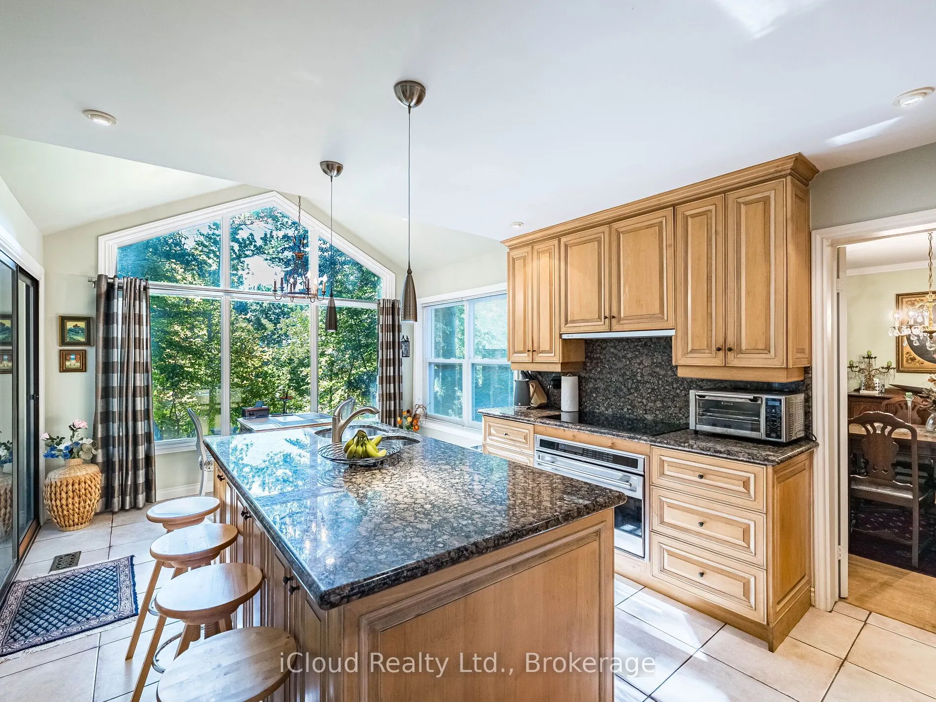 1529 Ballyclare Drive