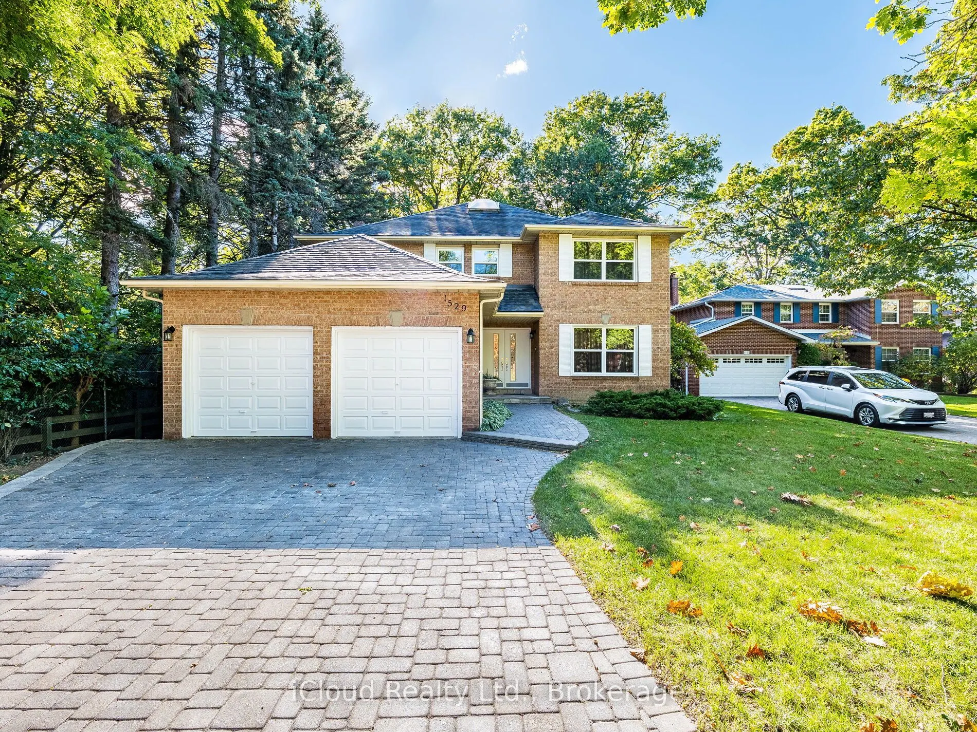 1529 Ballyclare Drive