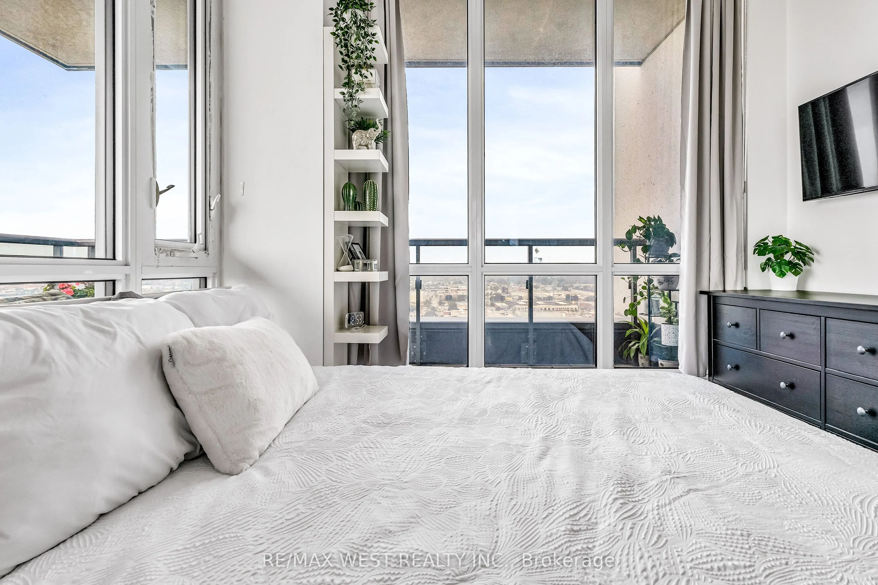 15 Zorra Street, #8