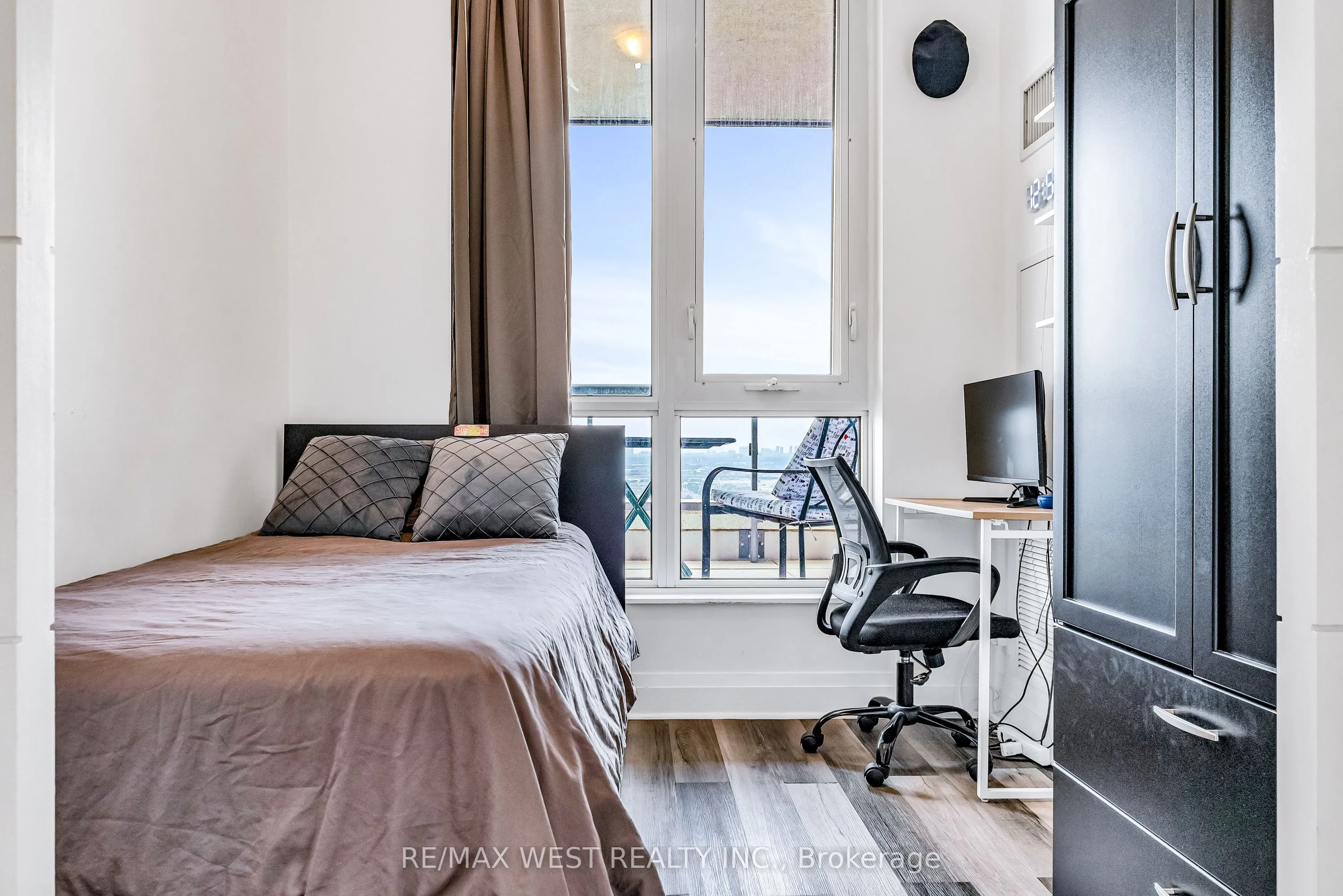 15 Zorra Street, #8
