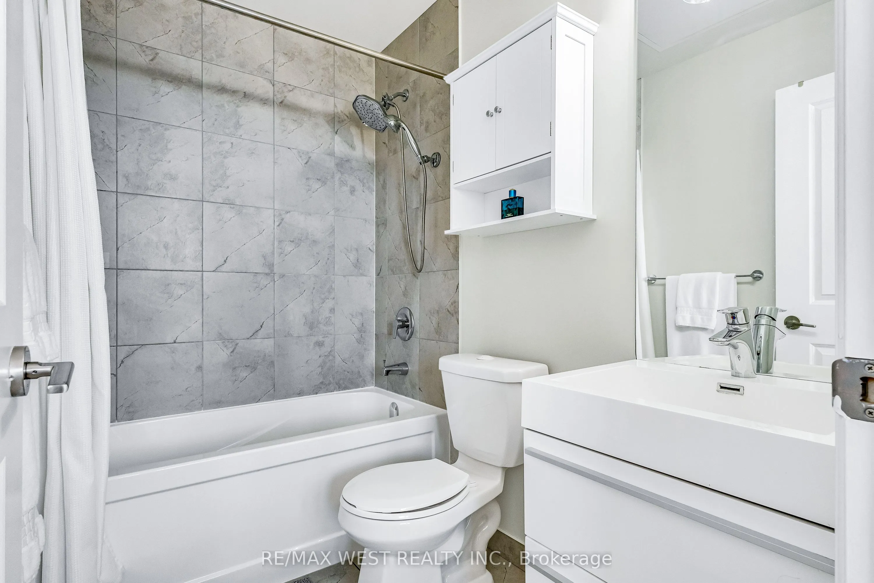 15 Zorra Street, #8