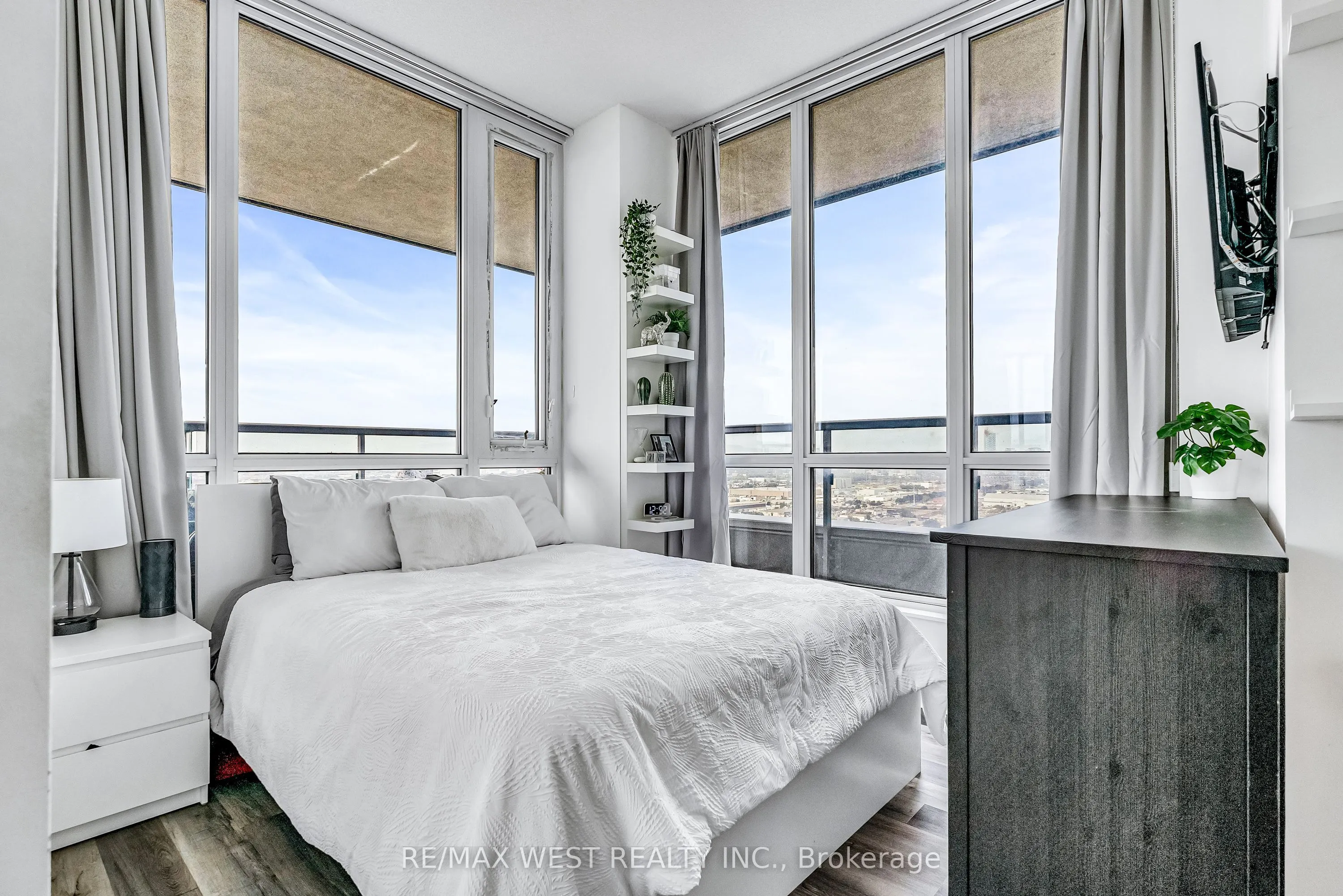 15 Zorra Street, #8