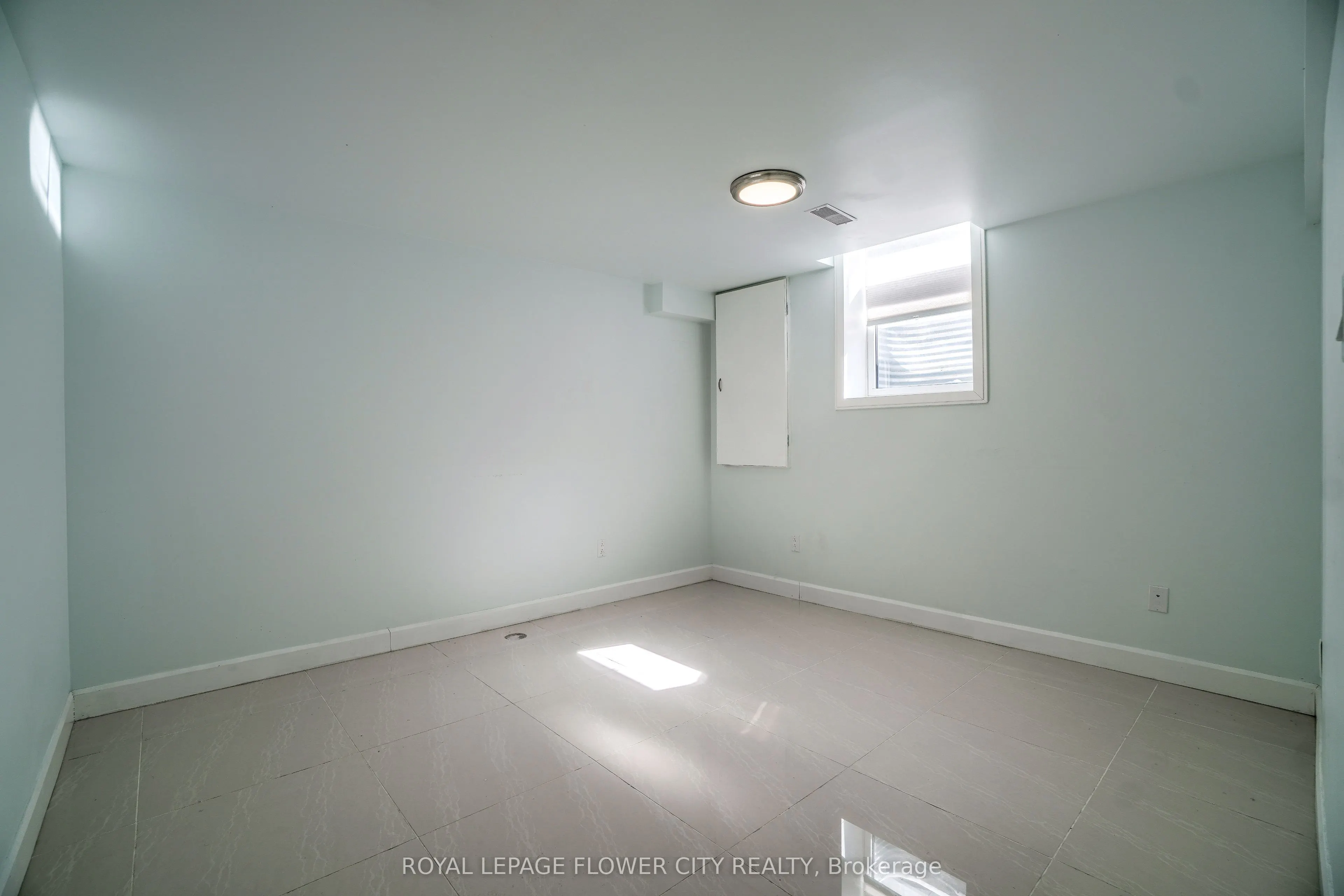 12 Gondola Crescent, #Basment