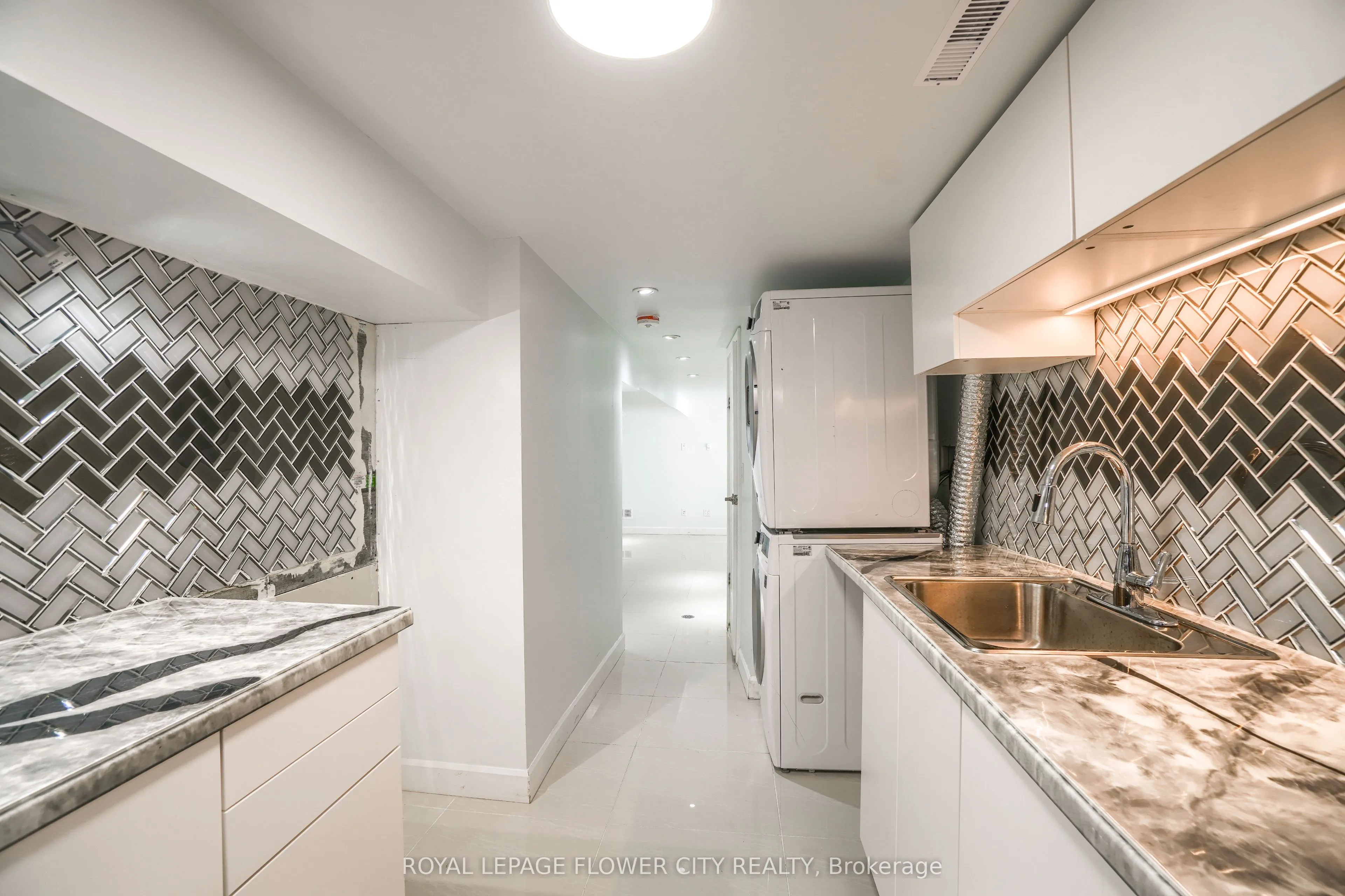 12 Gondola Crescent, #Basment