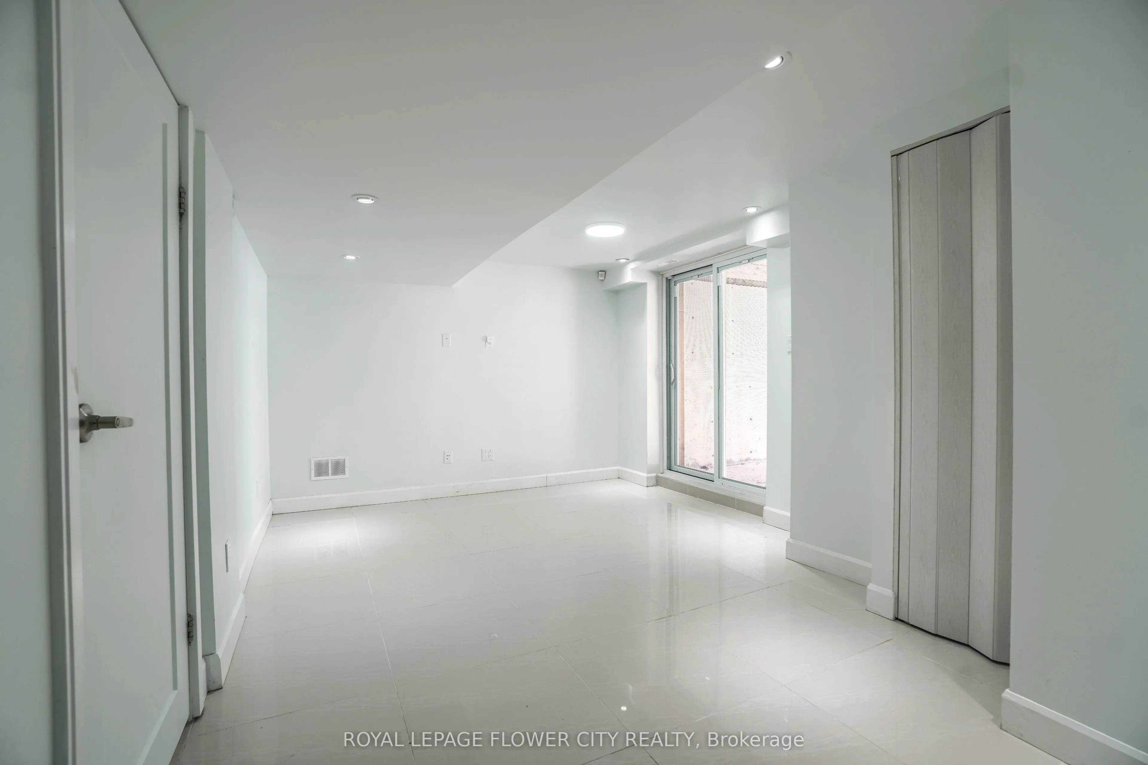 12 Gondola Crescent, #Basment